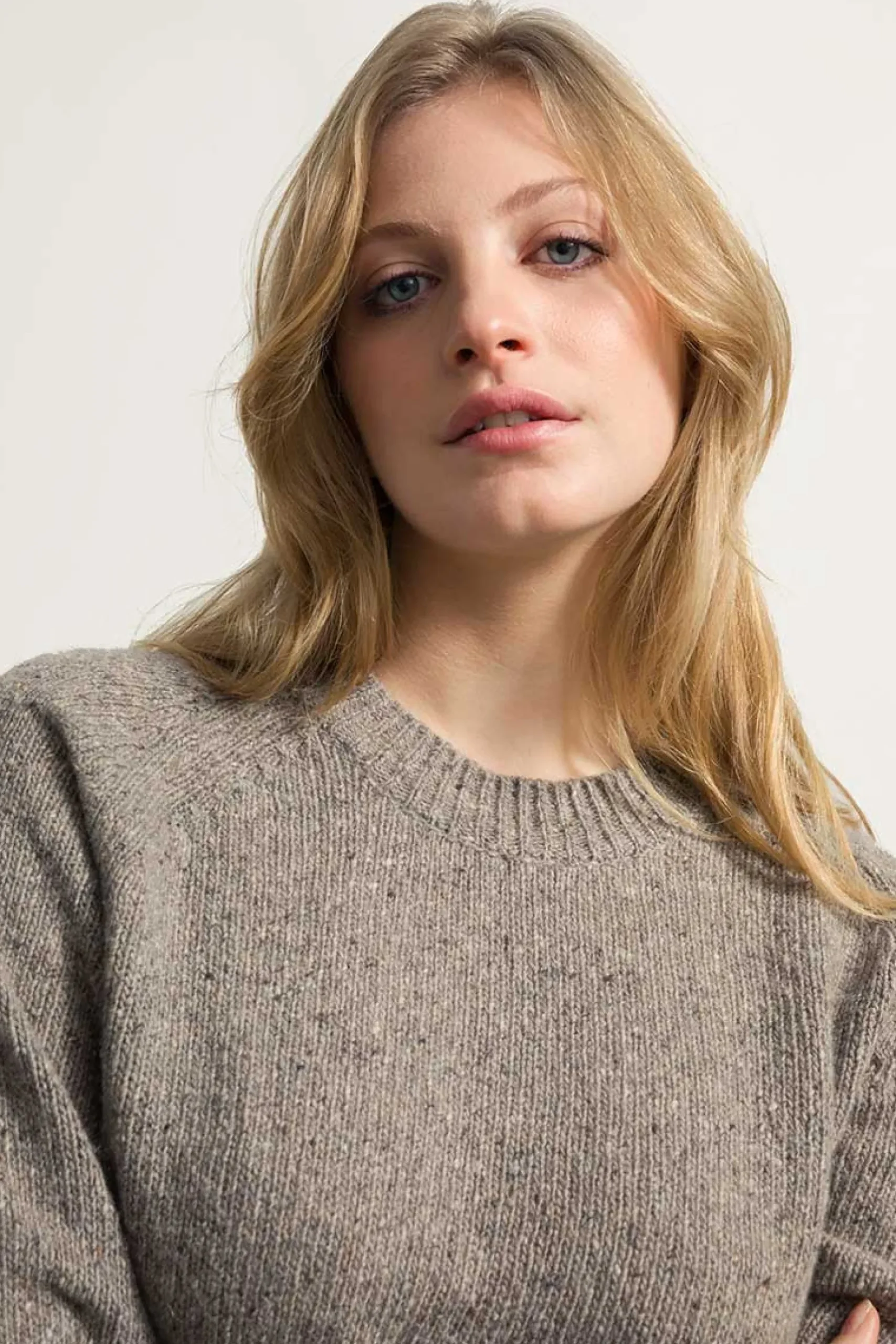 alfredo_grey_unisexpullov_2.webp Alfredo Grey Unisex-Pullover aus recyceltem Kaschmir