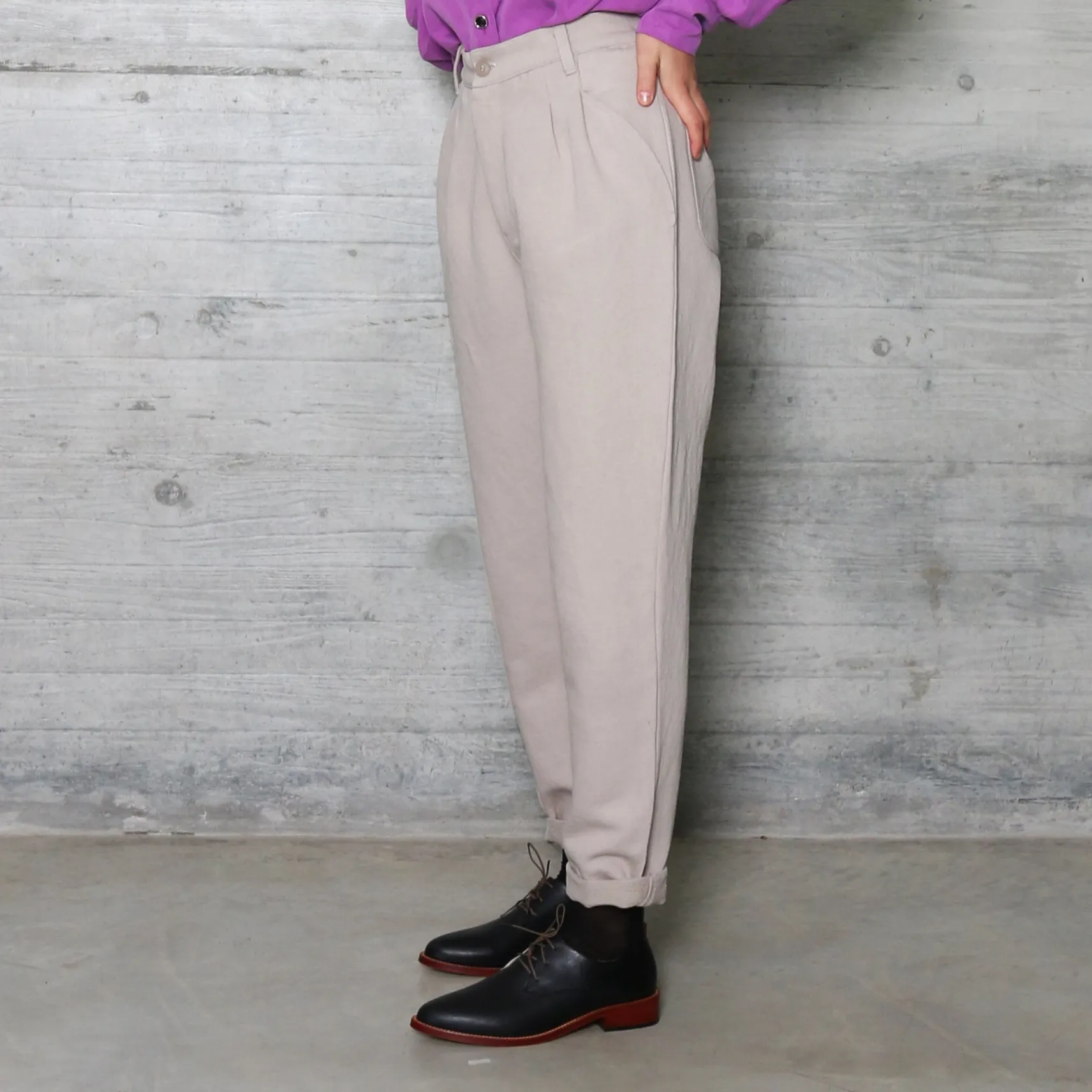 billie_taupefarbene_hose_1.webp BILLIE taupefarbene Hose