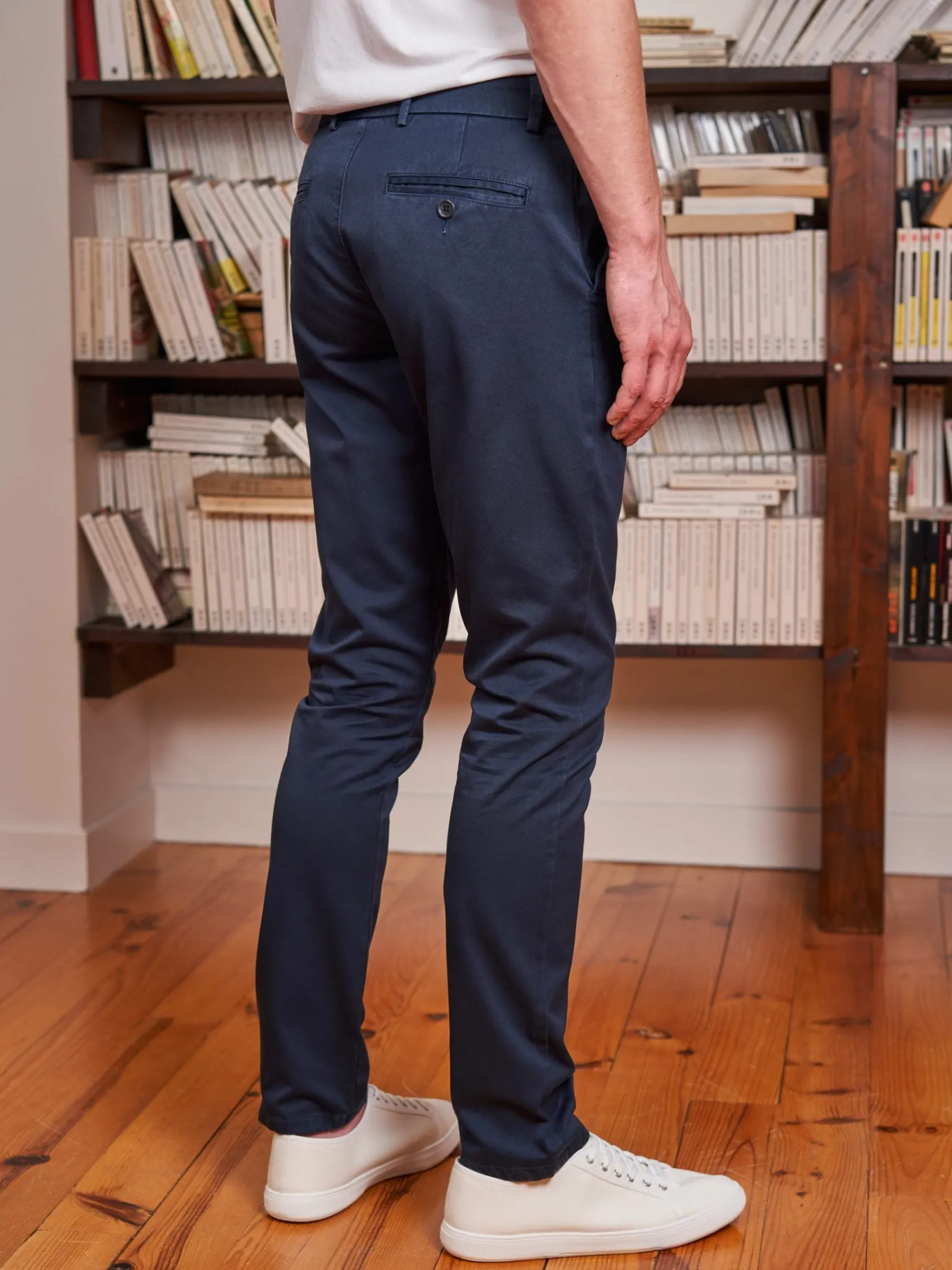 biobaumwolle_chinohose_ar_2.webp Bio-Baumwolle Chinohose Arthur Marineblau