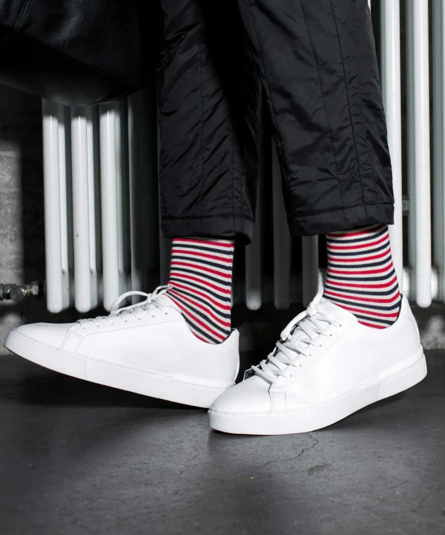 black_forest_cake_gestrei_0.webp Black Forest Cake Gestreift Socken aus Bio-Baumwolle