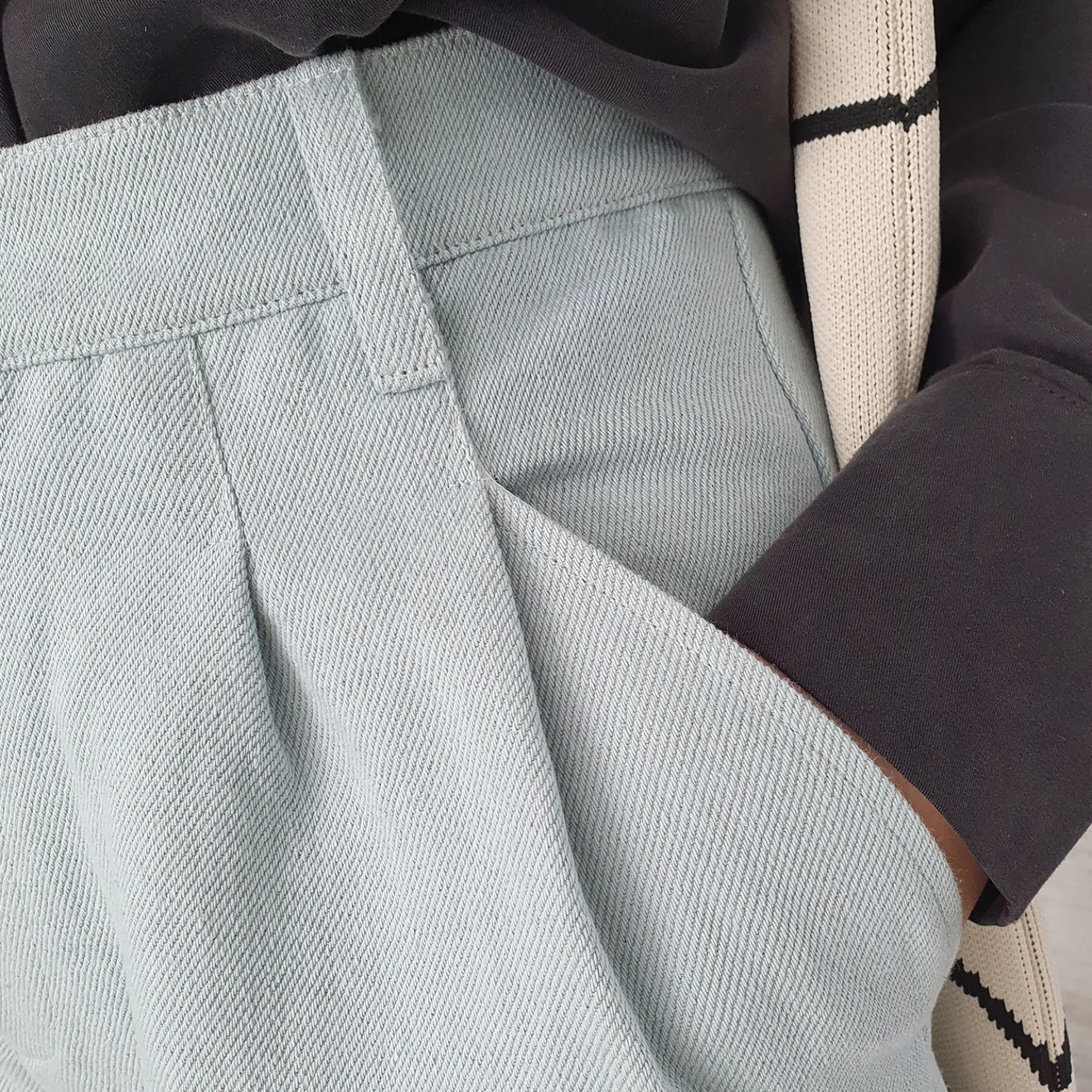 blaue_billiehose_2.webp Blaue BILLIE-Hose