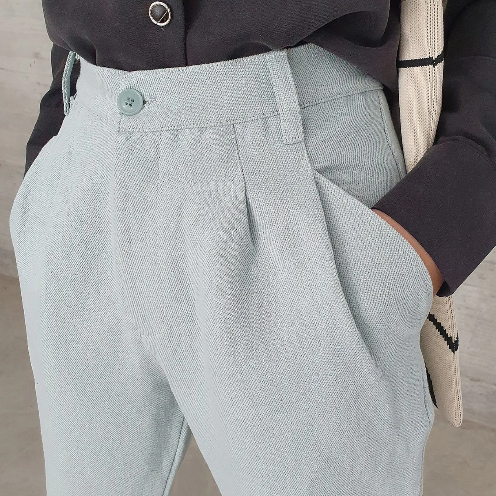 blaue_billiehose_3.webp Blaue BILLIE-Hose
