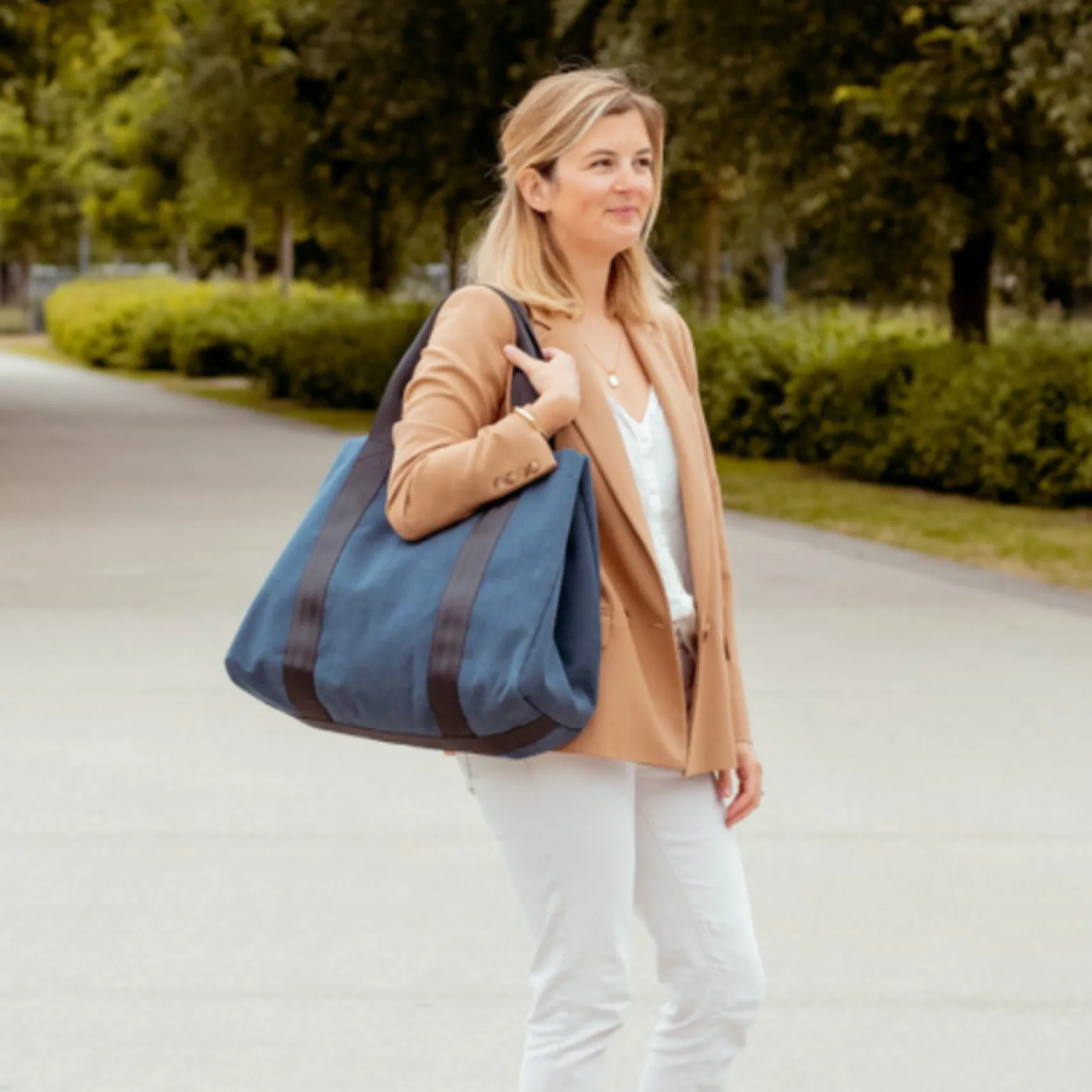 blaue_einkaufstasche_1.webp Blaue Einkaufstasche