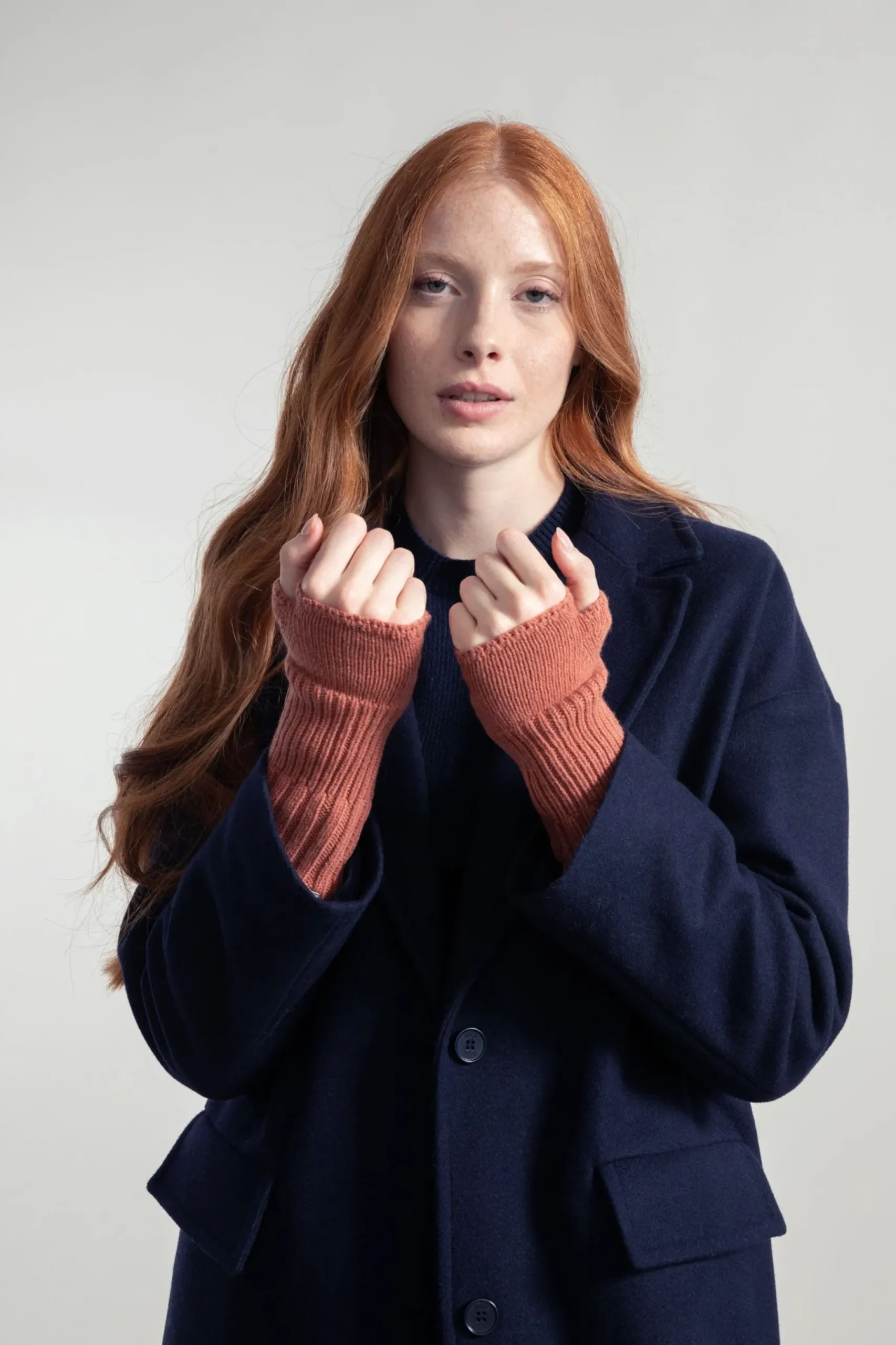 damen_armstulpen_aus_recy_0-3.webp Damen Armstulpen aus recyceltem Kaschmir Tamara Pompelmo