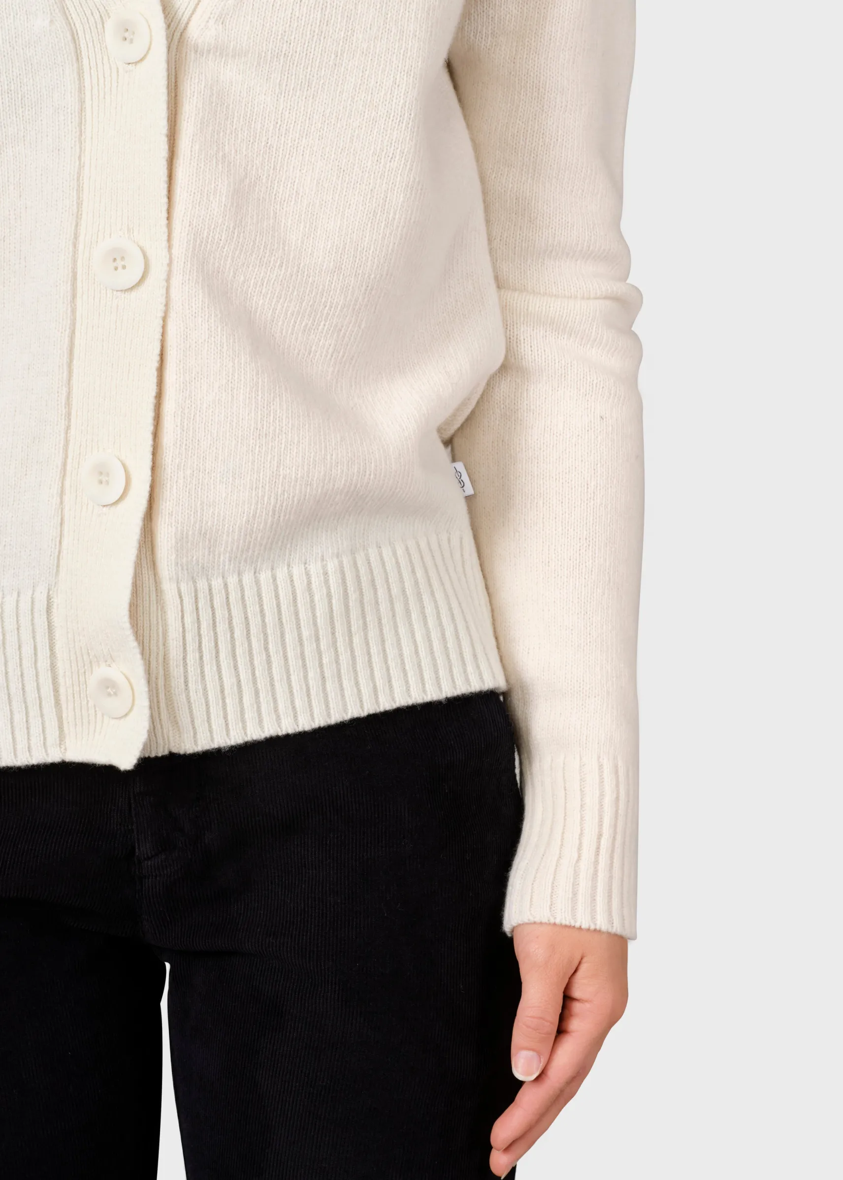 damen_cardigan_aus_merino_2.webp Damen Cardigan aus Merinowolle Wilma Ekru