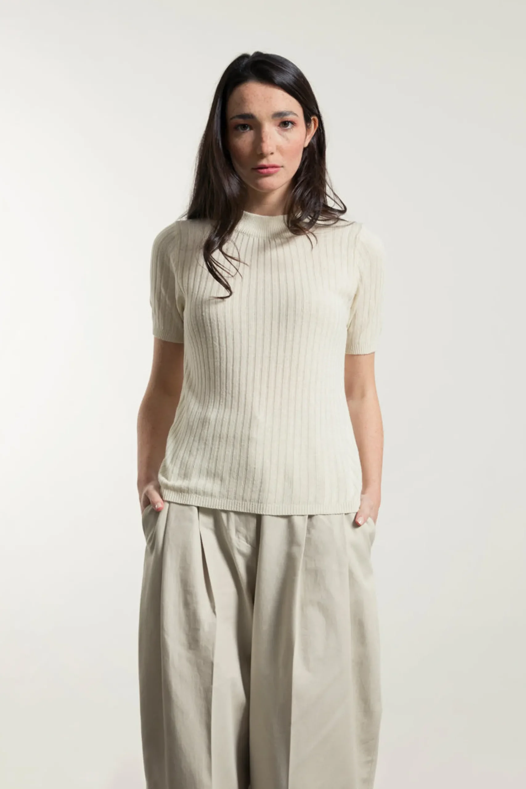 damen_kurzes_seidetop_ren_0.webp Damen kurzes Seide-Top Renza Ecru