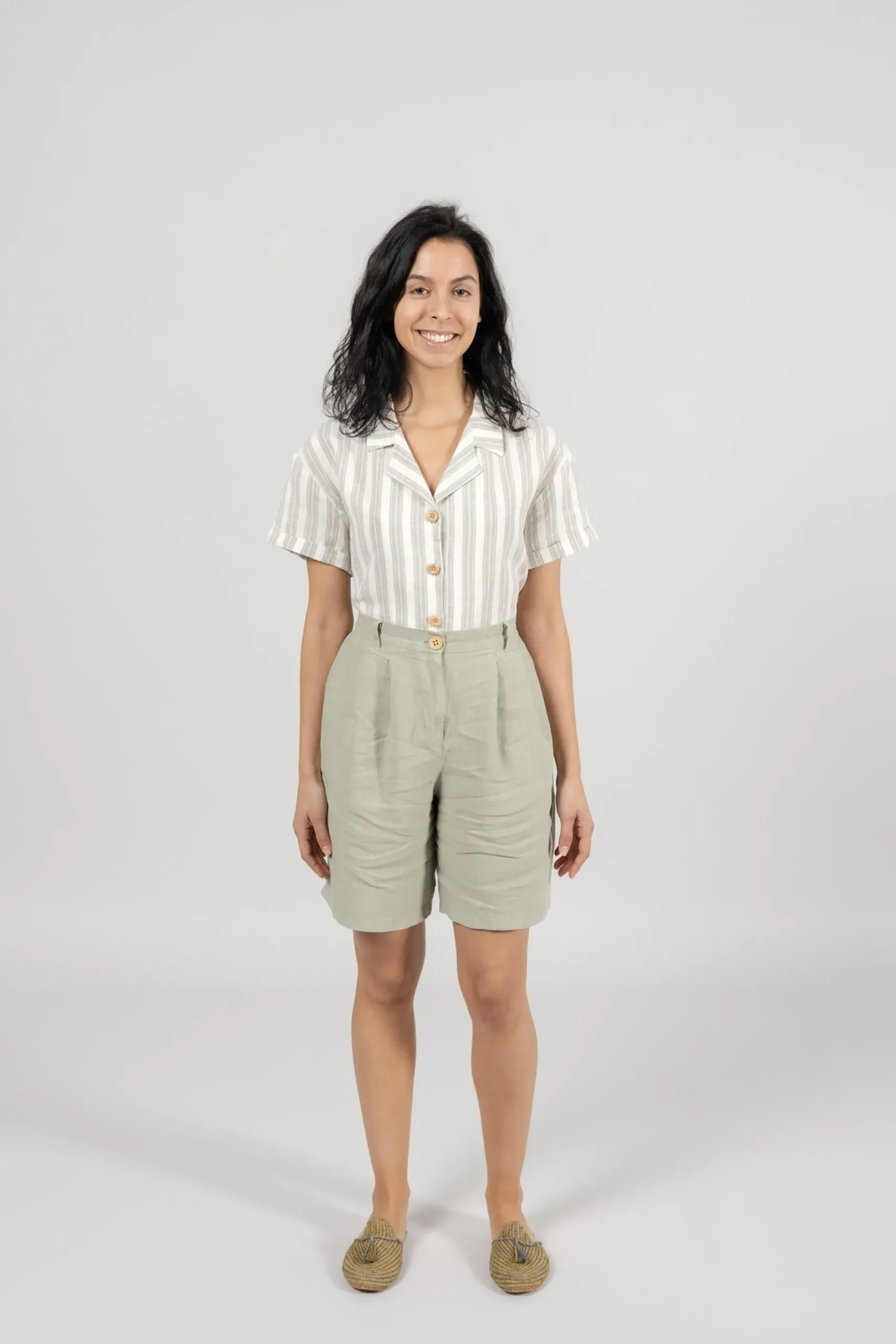 damen_leinenshorts_avis_g_0.webp Damen Leinen-Shorts Avis Grün