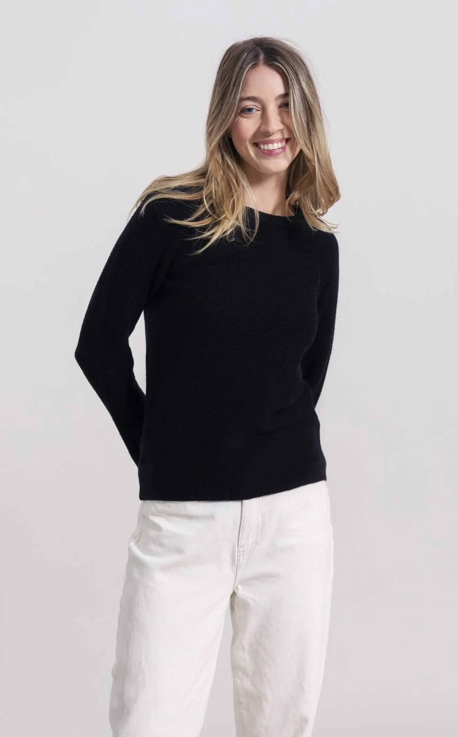 damen_schwarz_pullover_au_0.webp Damen Schwarz Pullover aus recycelten Kaschmir Giulietta
