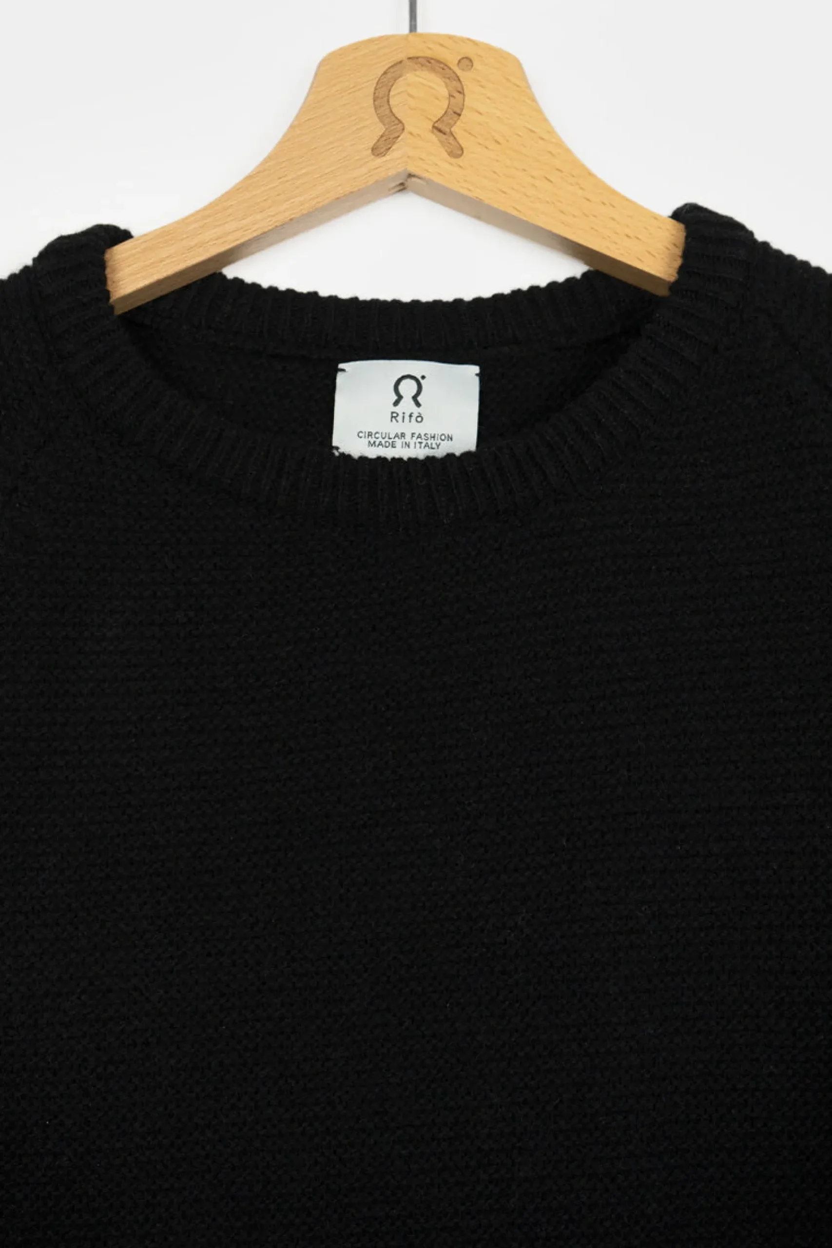 damen_schwarz_pullover_au_1.webp Damen Schwarz Pullover aus recycelten Kaschmir Giulietta