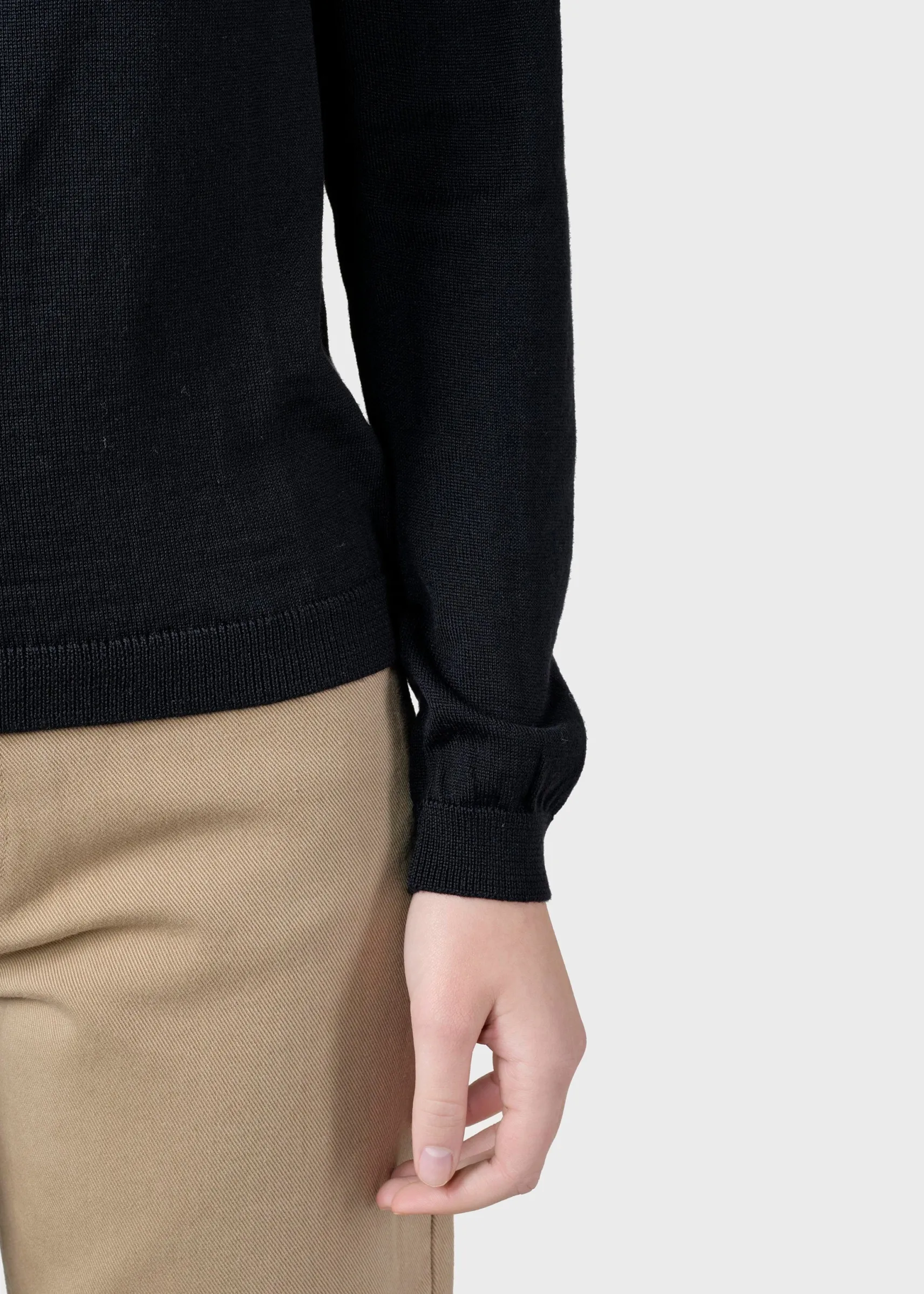damen_schwarzer_merinos_p_3.webp Damen Schwarzer Merinos Pullover