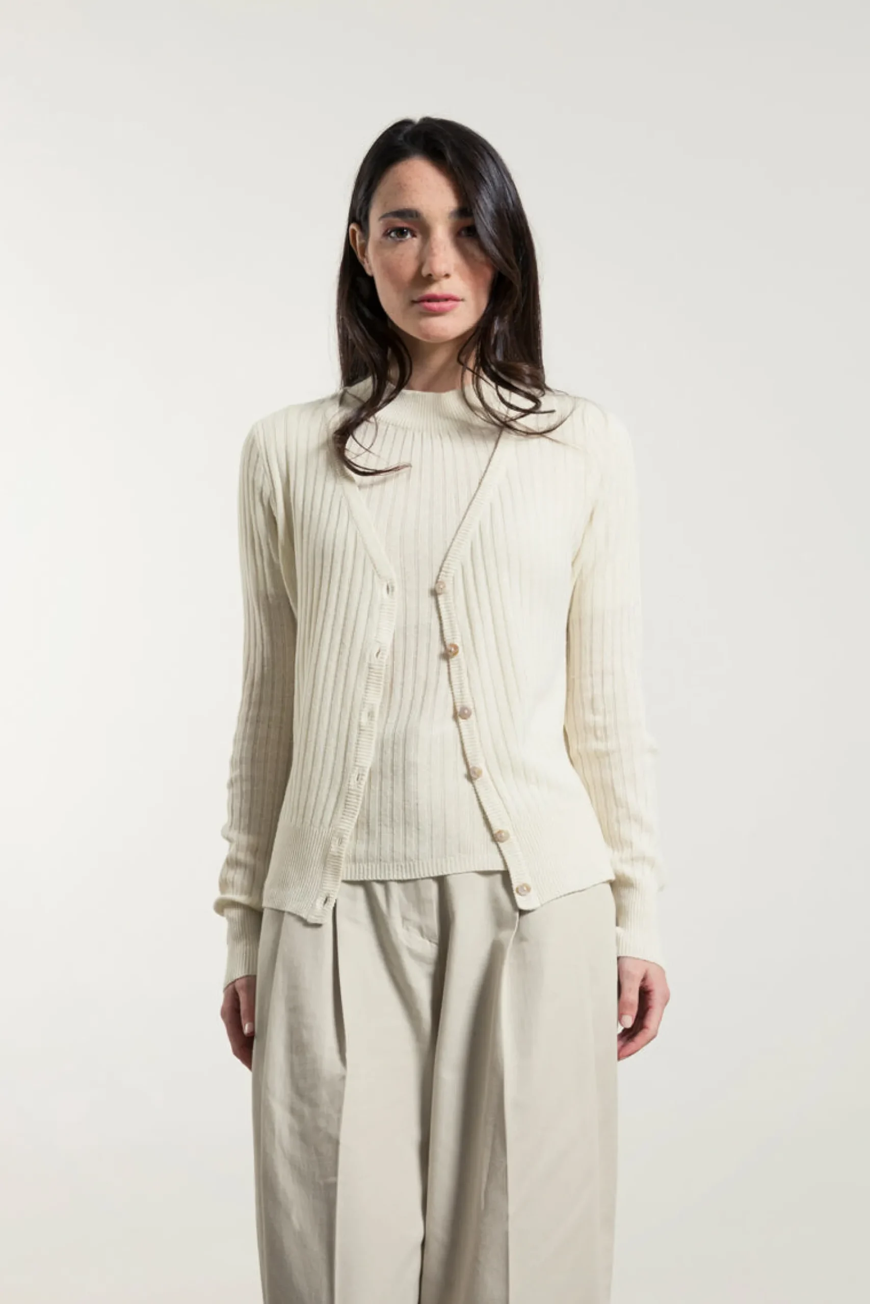 damen_seidecardigan_realm_0.webp Damen Seide-Cardigan Realma Ecru