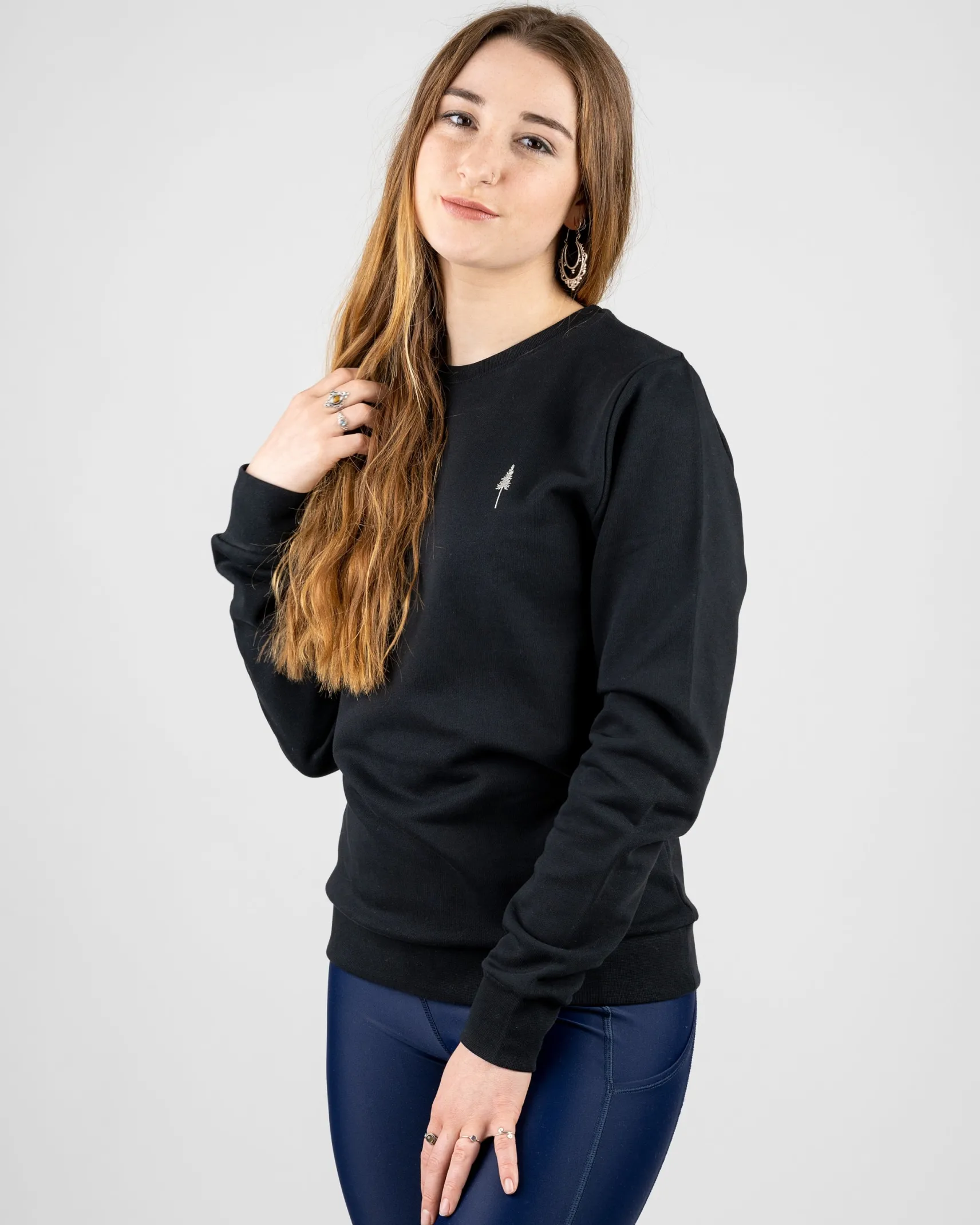 damen_sweatshirt_aus_biob_0.webp Damen Sweatshirt aus Bio-Baumwolle TreeSweater Black