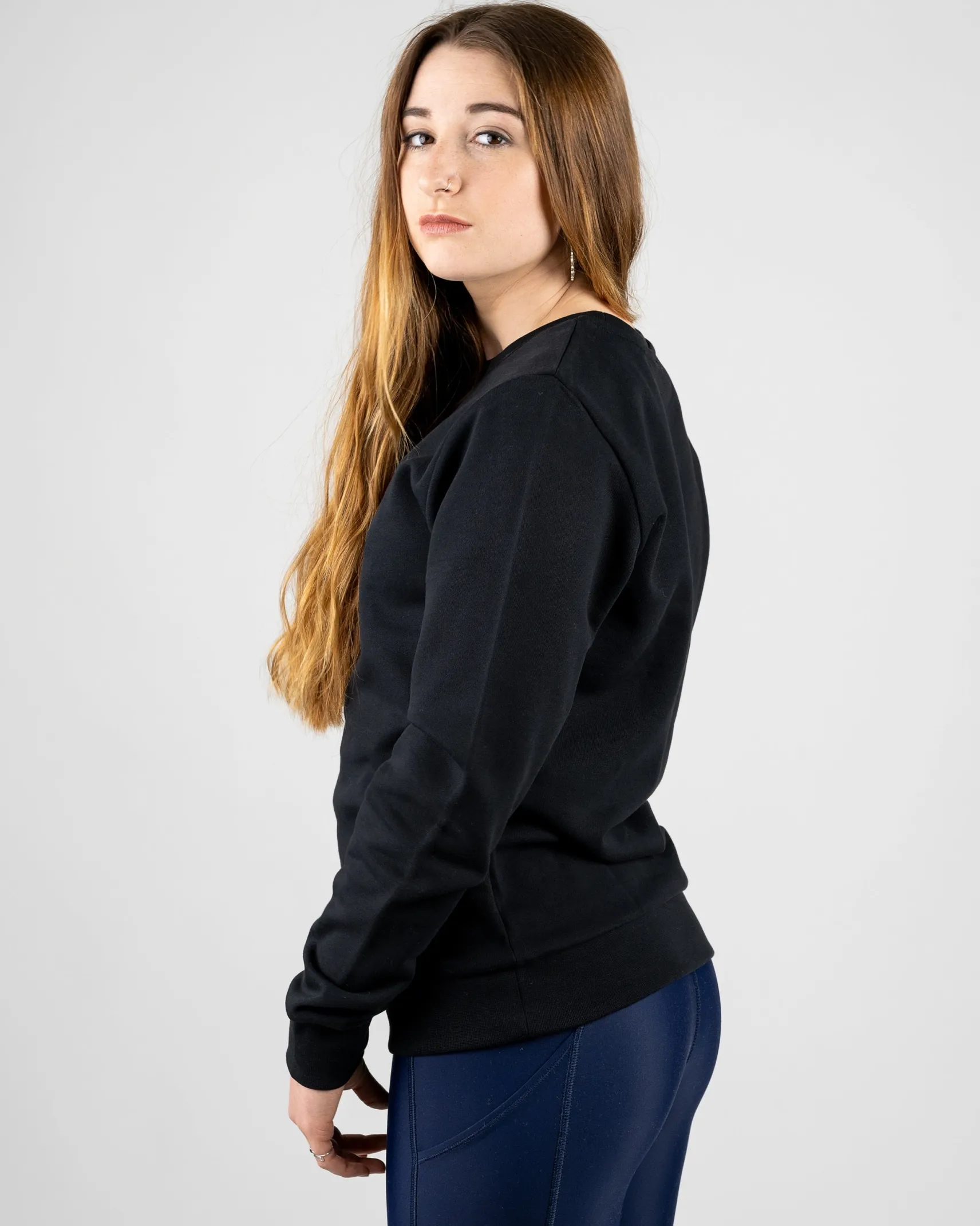 damen_sweatshirt_aus_biob_2.webp Damen Sweatshirt aus Bio-Baumwolle TreeSweater Black