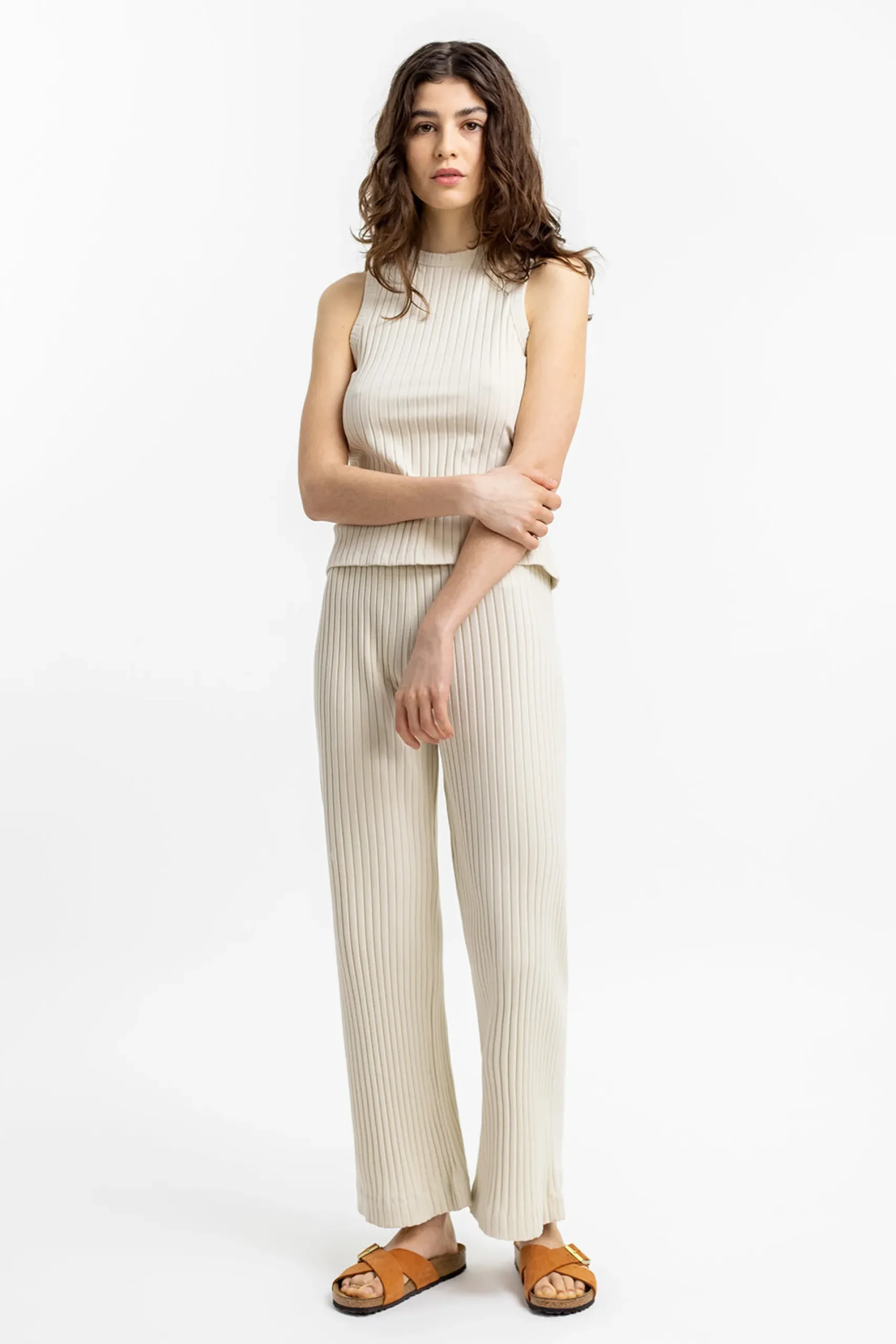 damenloungehose_aus_sandf_0.webp Damen-Loungehose aus sandfarbener Bio-Baumwolle