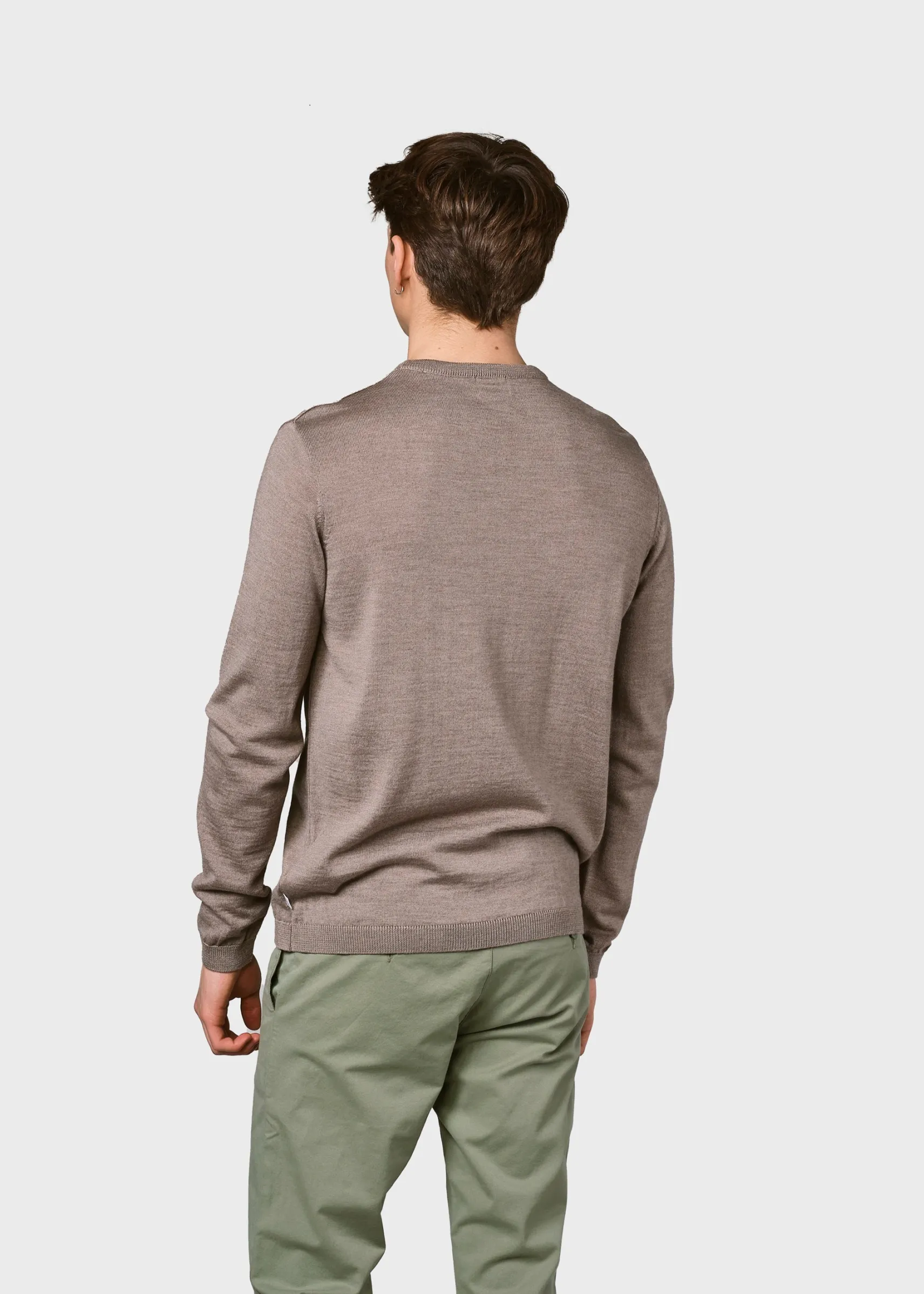 dnner_sand_strickpullover_2.webp Dünner Sand Strickpullover aus Merinowolle