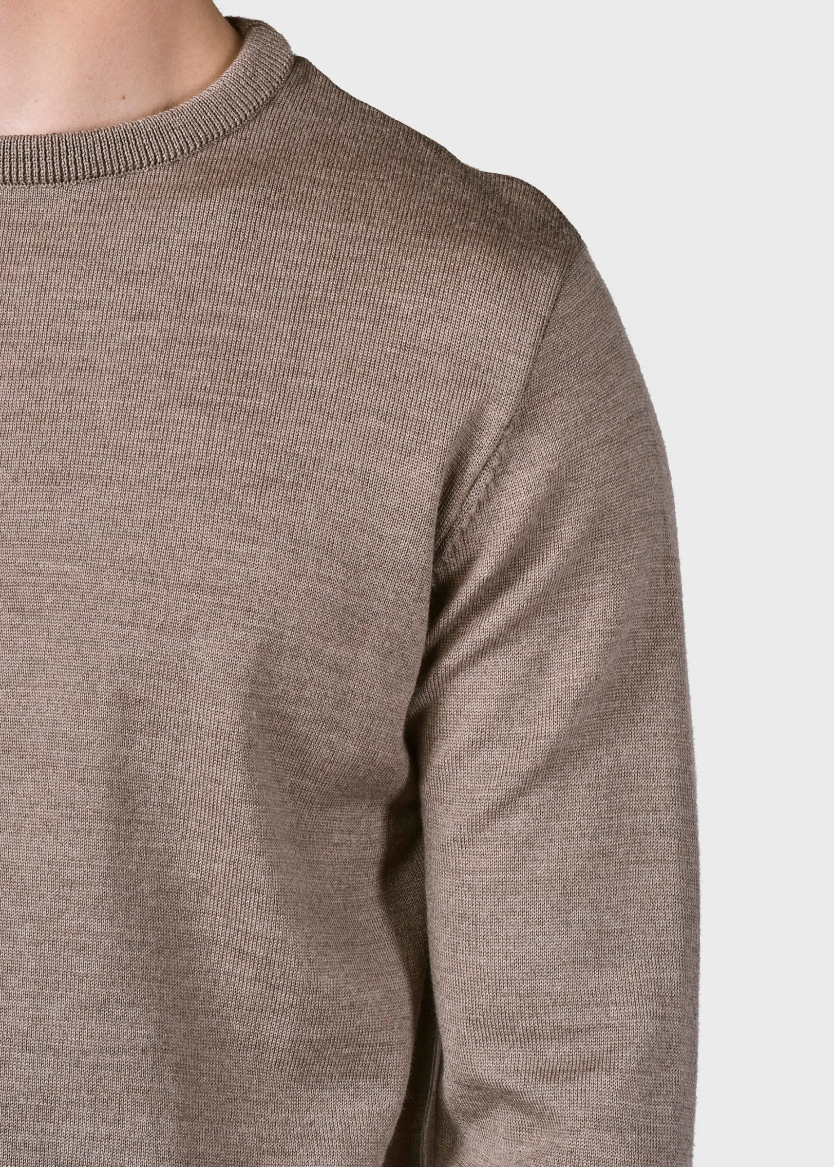 dnner_sand_strickpullover_3.webp Dünner Sand Strickpullover aus Merinowolle