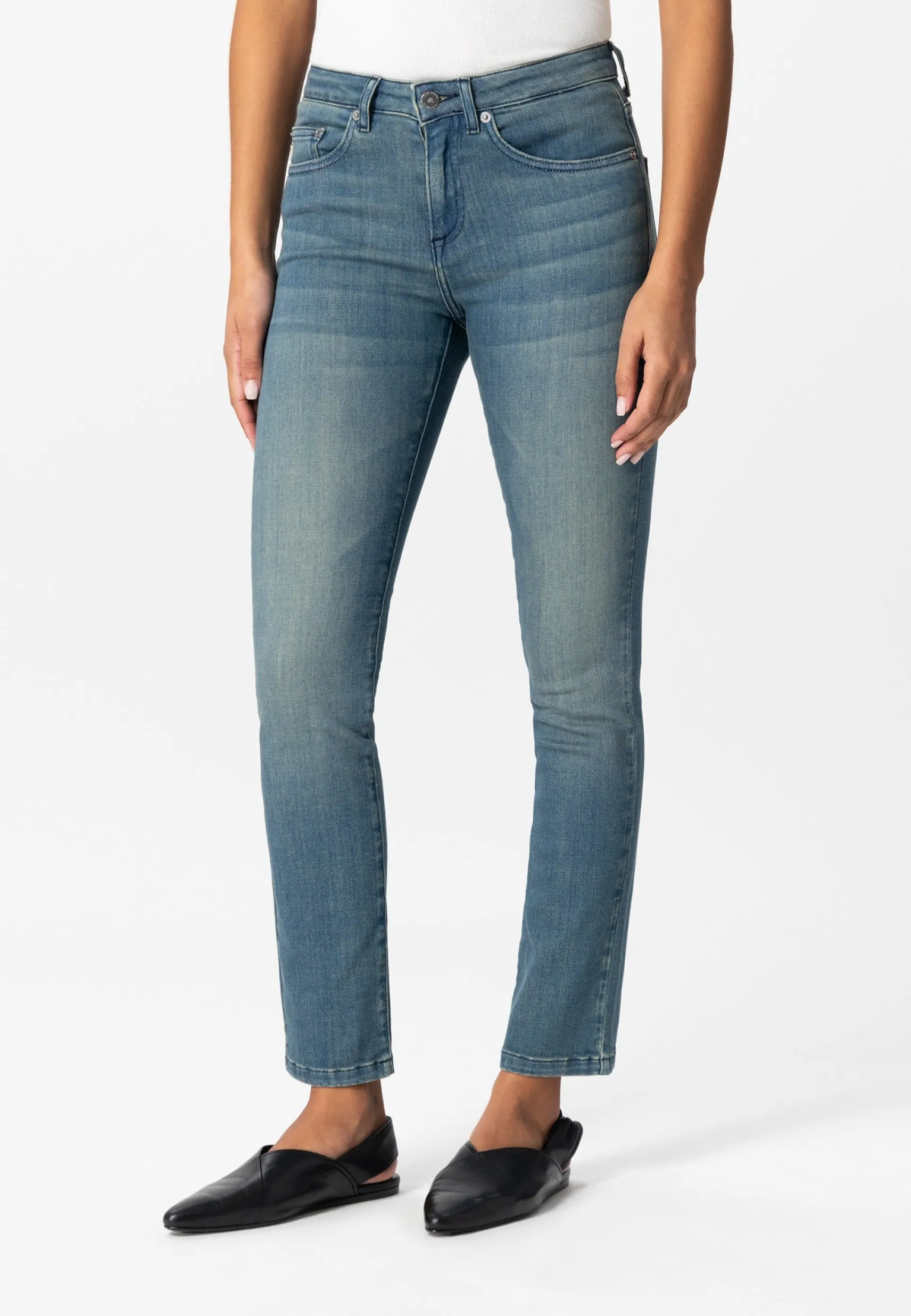 gerade_damenjeans_faye_st_2-1.webp Gerade Damenjeans Faye Straight Medium Fade