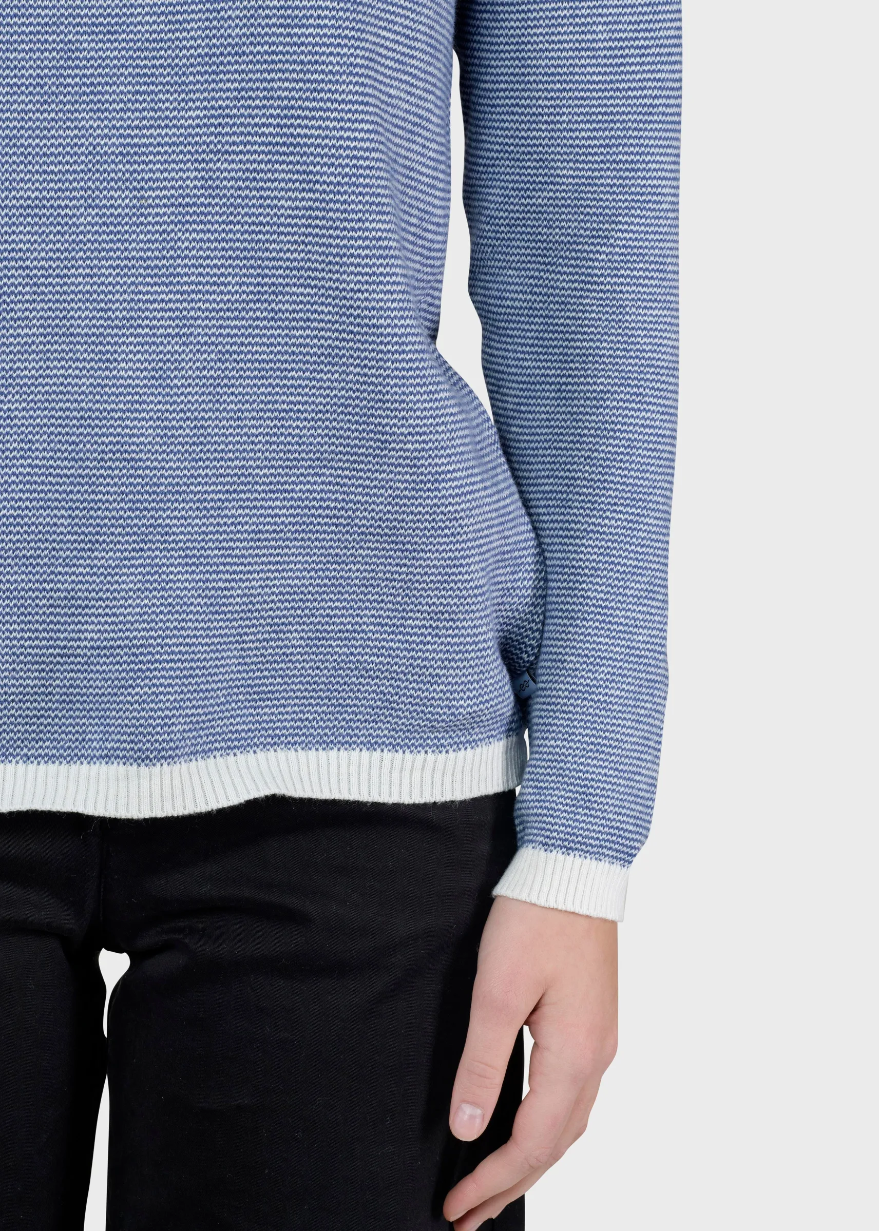 gestreifter_feiner_pullov_3.webp Gestreifter feiner Pullover Rosa blau