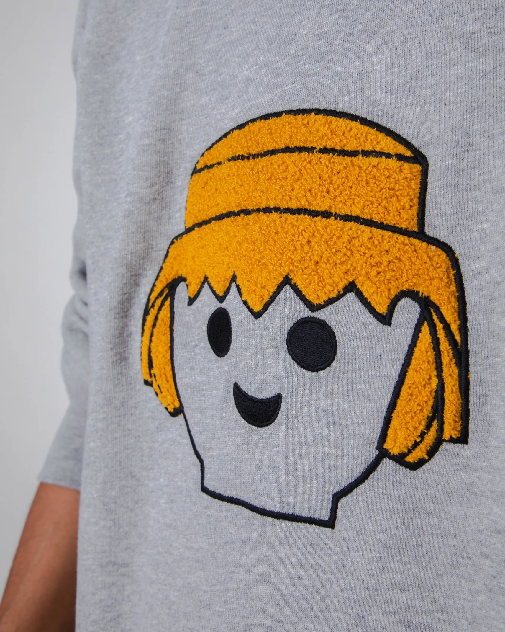 graues_playmobilsweatshir_1.webp Graues Playmobil-Sweatshirt aus Bio-Baumwolle