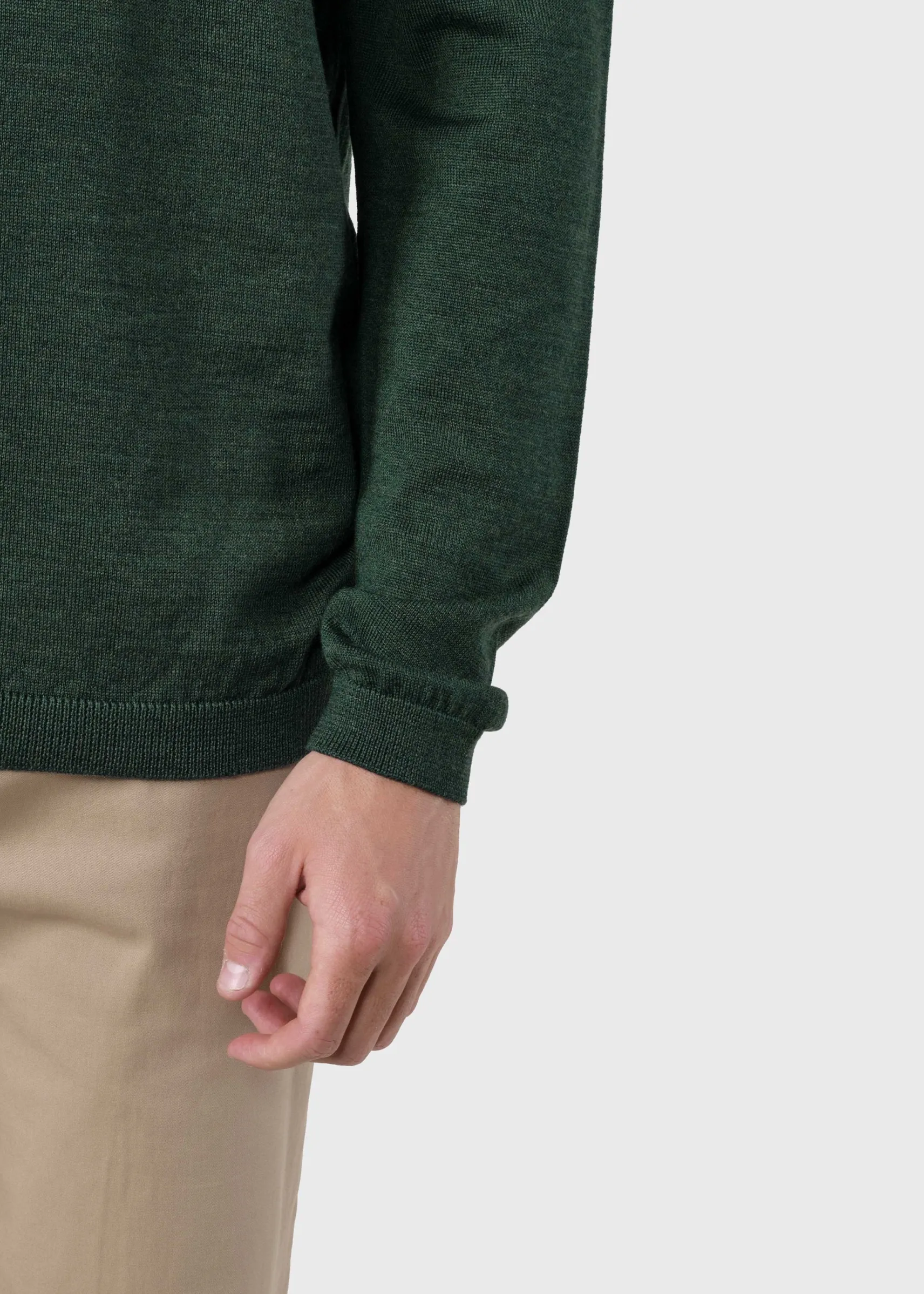 herren_dnner_merino_stric_3.webp Herren dünner Merino Strickpullover Moss green