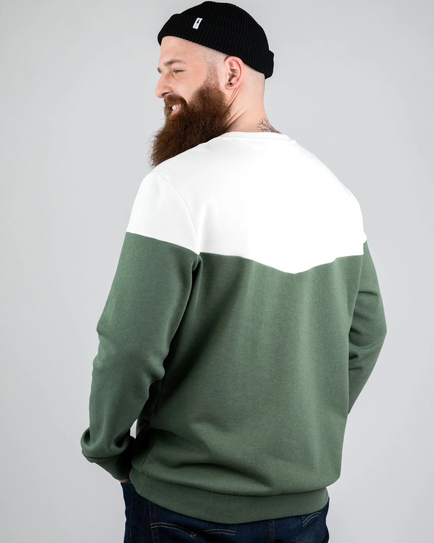 herren_sweatshirt_aus_bio_1-1.webp Herren Sweatshirt aus Bio-Baumwolle Olive