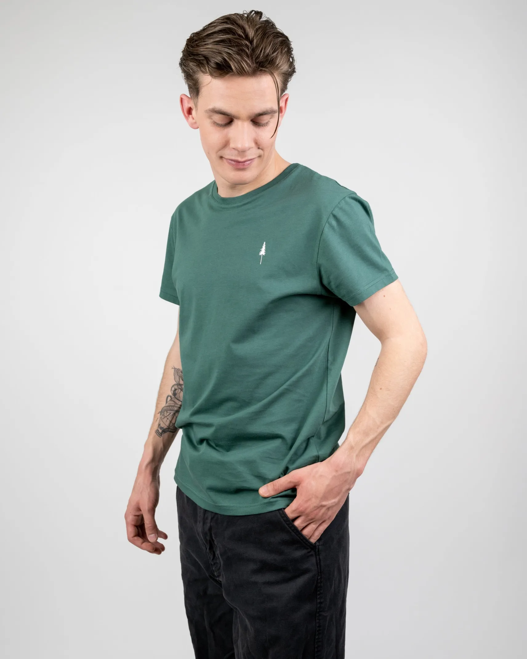 herren_tshirt_aus_biobaum_0-6.webp Herren T-Shirt aus Bio-Baumwolle Treeshirt Grün