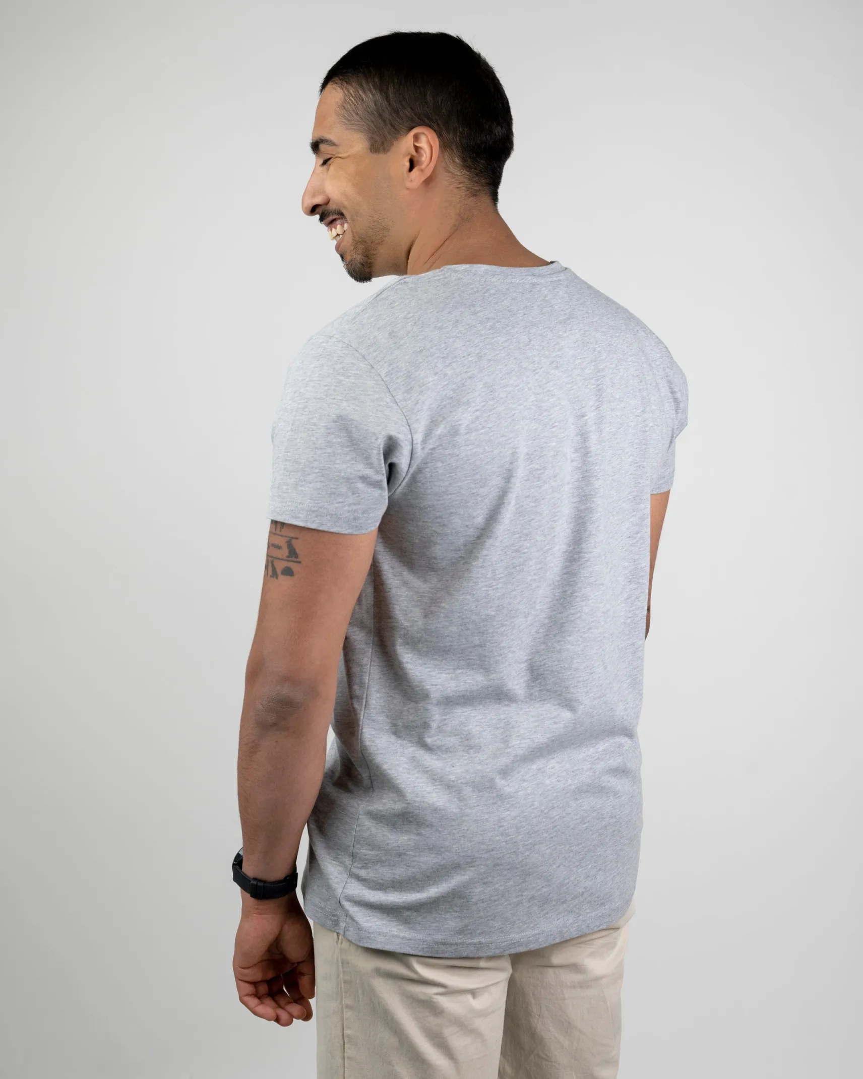 herren_tshirt_aus_biobaum_2-4.webp Herren T-Shirt aus Bio-Baumwolle Treeshirt Grau