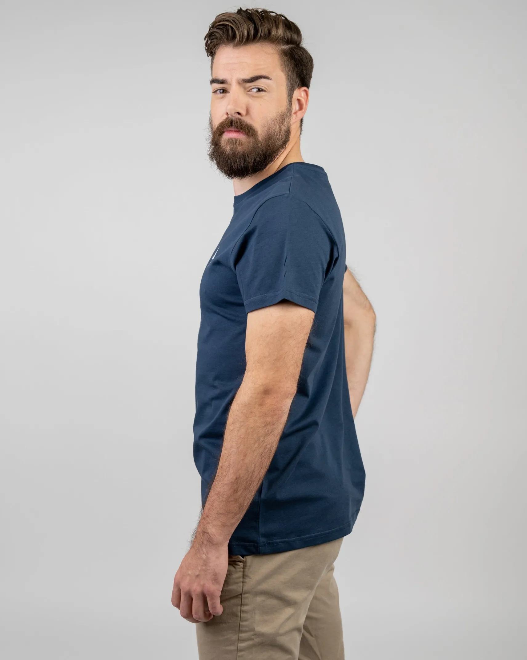 herren_tshirt_aus_biobaum_2-8.webp Herren T-Shirt aus Bio-Baumwolle Treeshirt Navy
