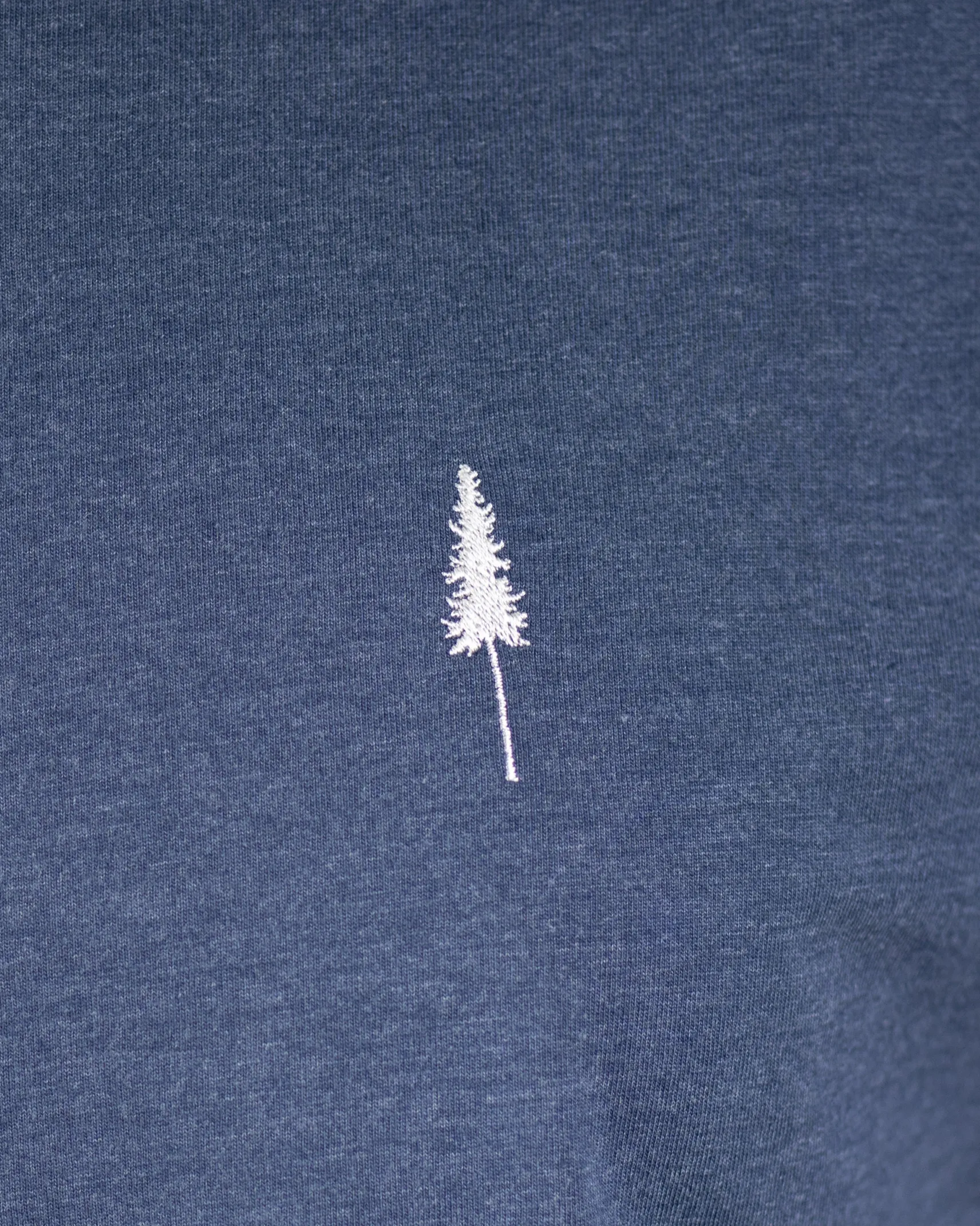 herren_tshirt_aus_biobaum_3-1.webp Herren T-Shirt aus Bio-Baumwolle Treeshirt Navy
