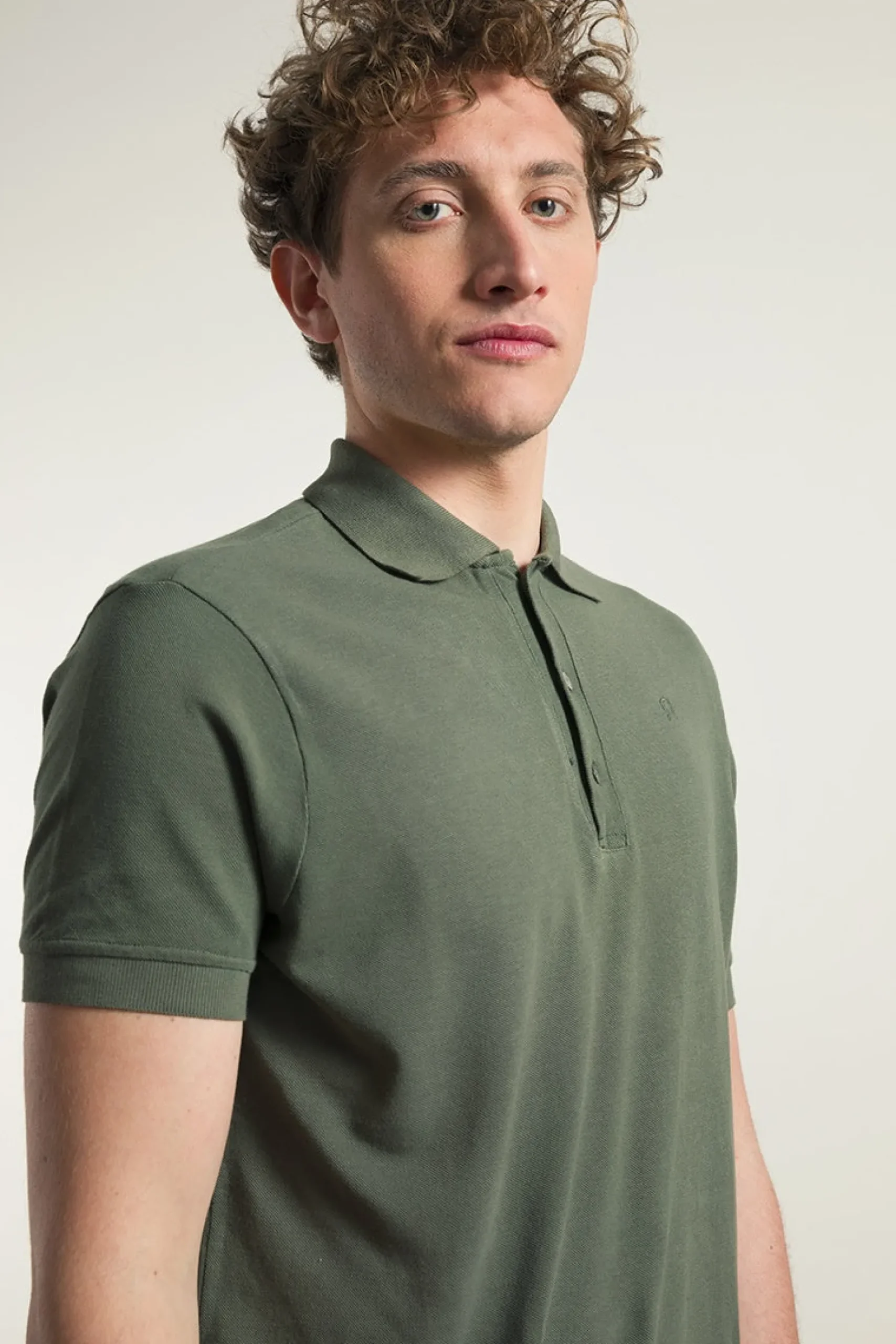 herrenpoloshirt_felice_ol_0.webp Herren-Poloshirt Felice Olivgrün