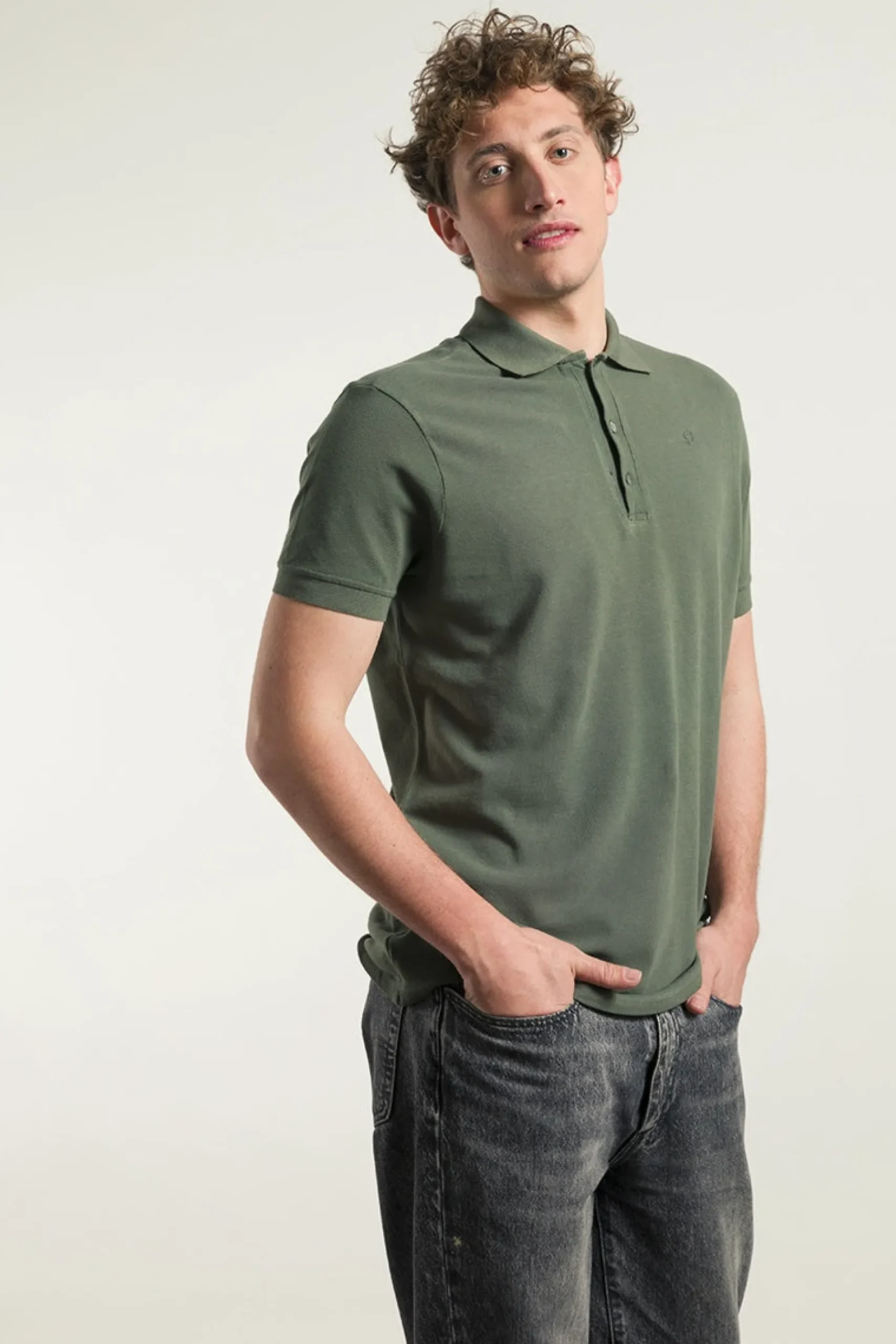 herrenpoloshirt_felice_ol_2.webp Herren-Poloshirt Felice Olivgrün