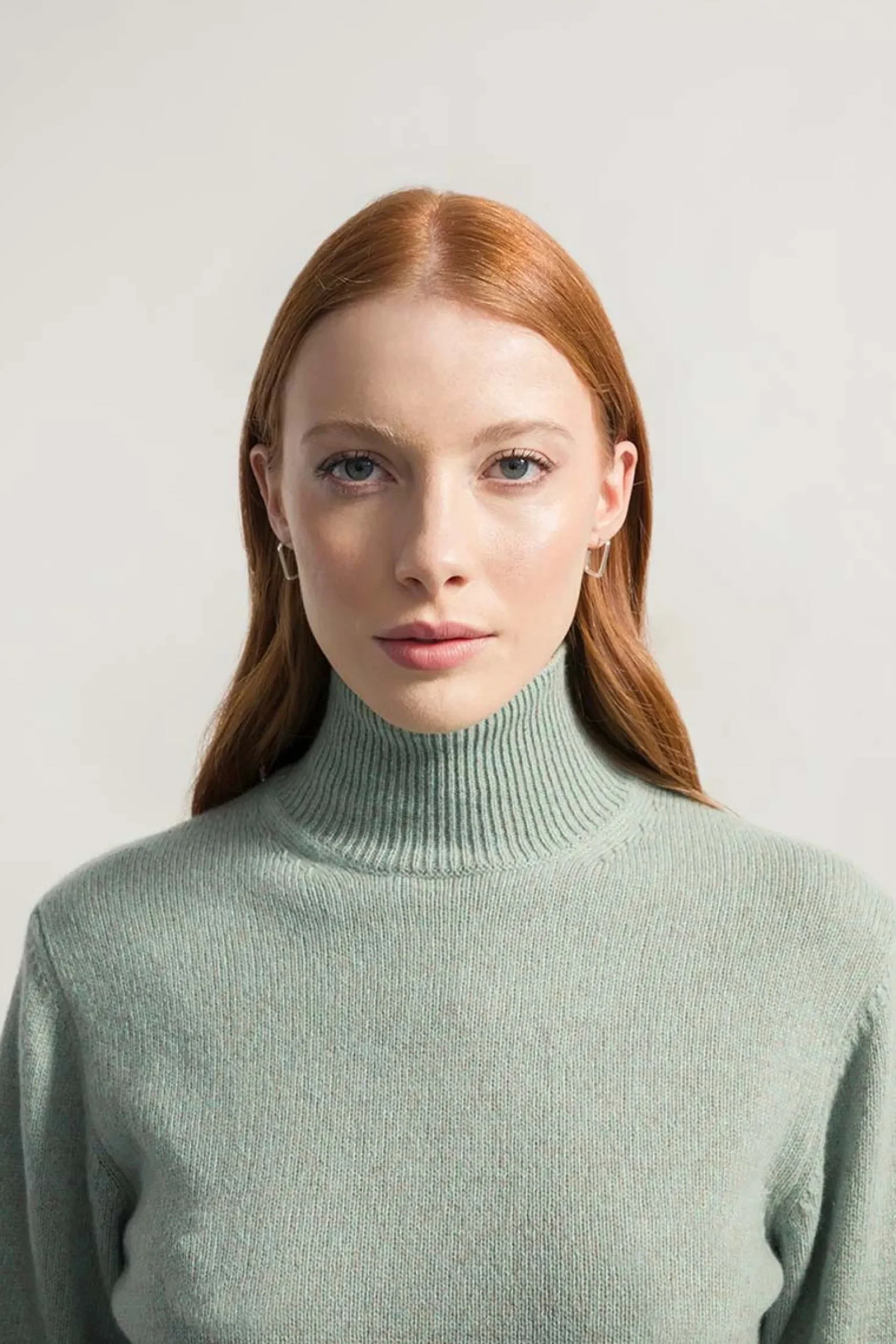 kaschmir_rollkragenpullov_1-3.webp Kaschmir Rollkragen-Pullover Ada Mintgrün