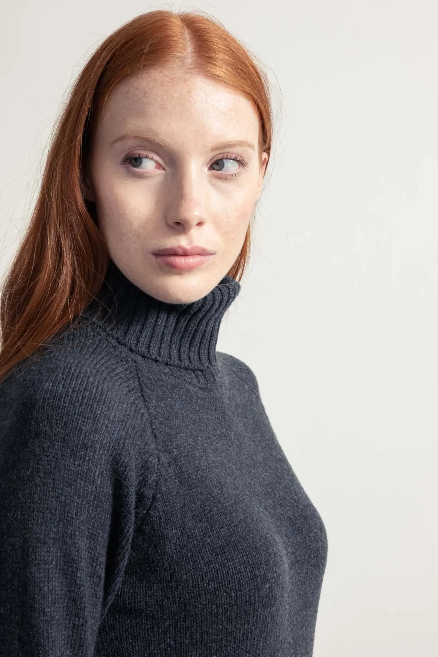 kaschmir_rollkragenpullov_1.webp Kaschmir Rollkragen-Pullover Susanna Grau