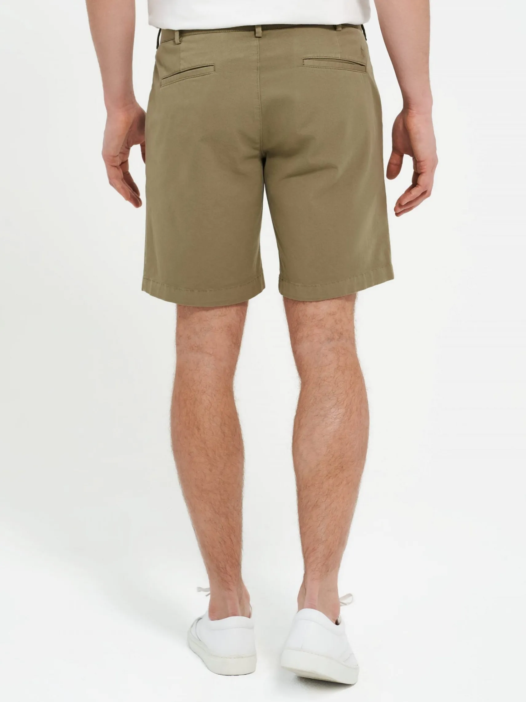 khakishorts_2.webp Khaki-Shorts