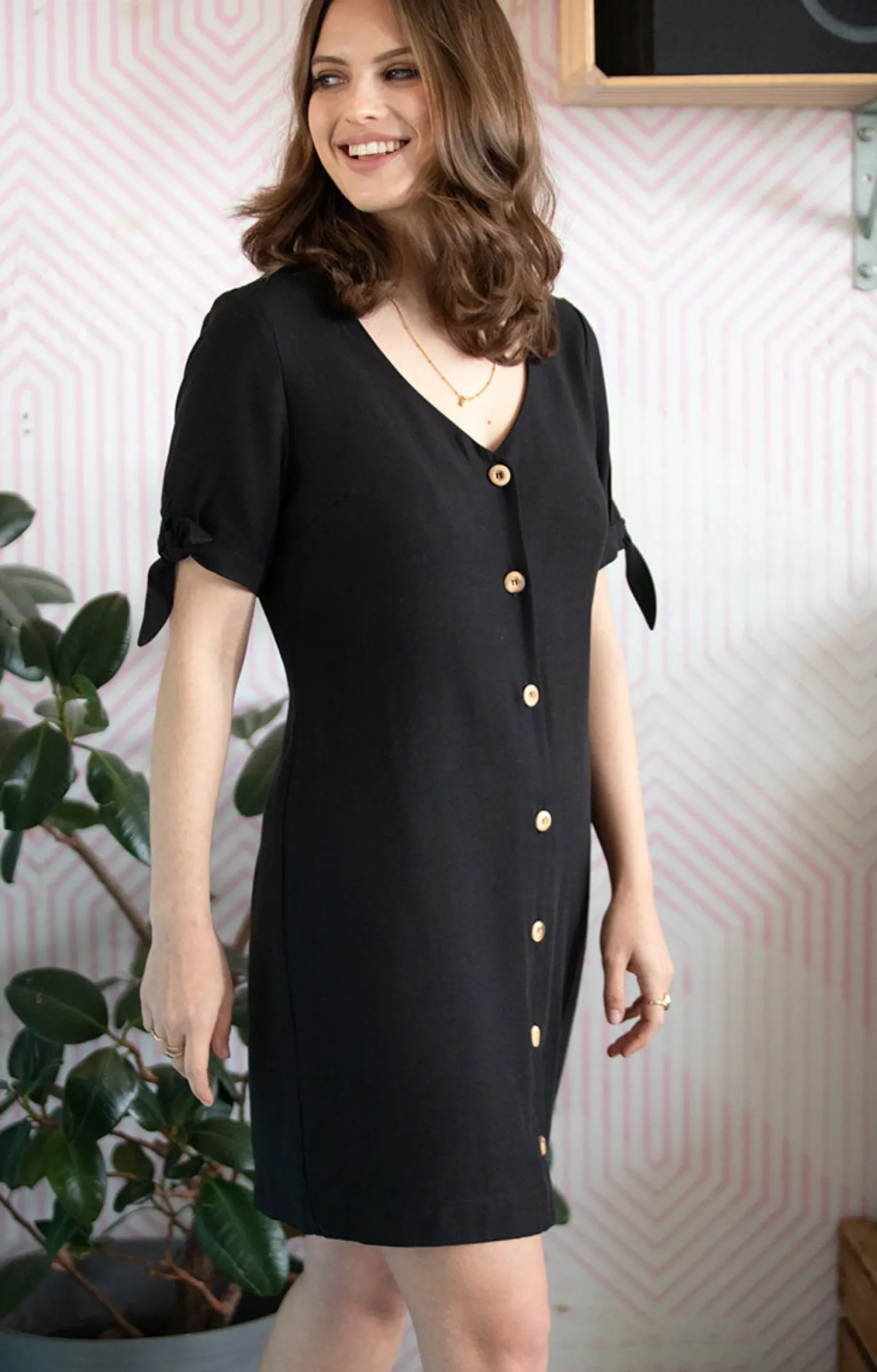 kleines_schwarzes_kleid_s_1.webp Kleines schwarzes Kleid Saule