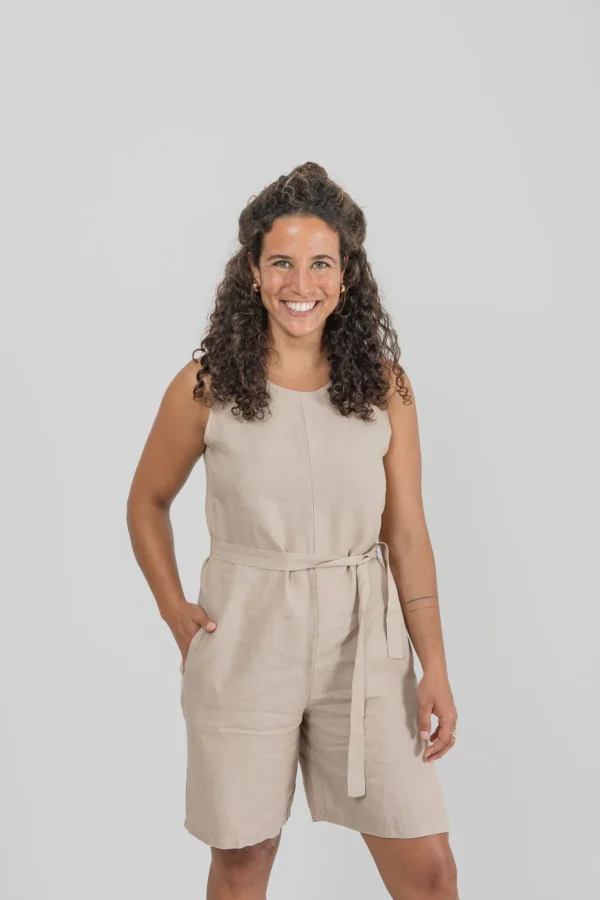Kurze Leinen-Latzhose Daisy Beige