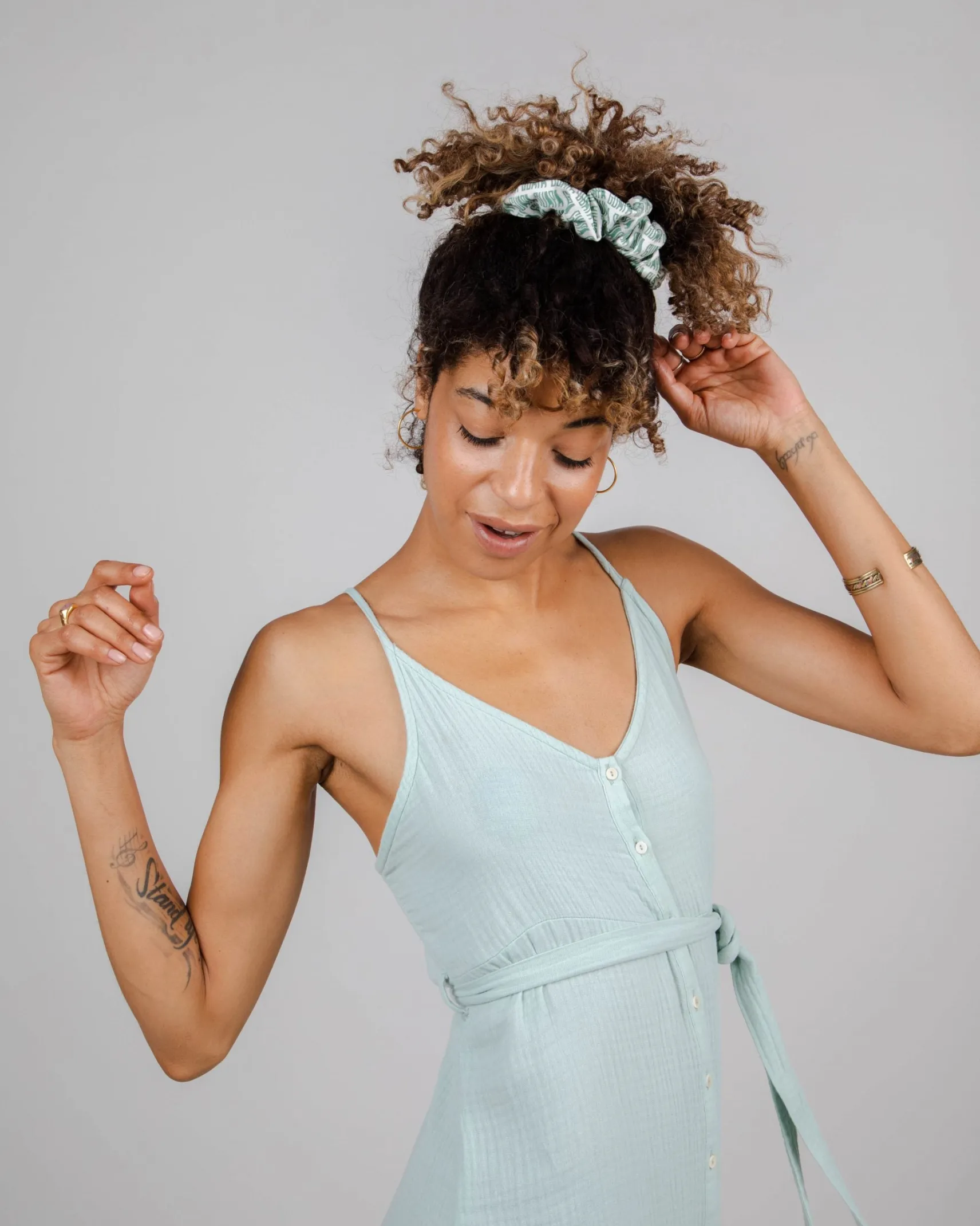 langes_sommerkleid_hellgr_1.webp Langes Sommerkleid Hellgrün
