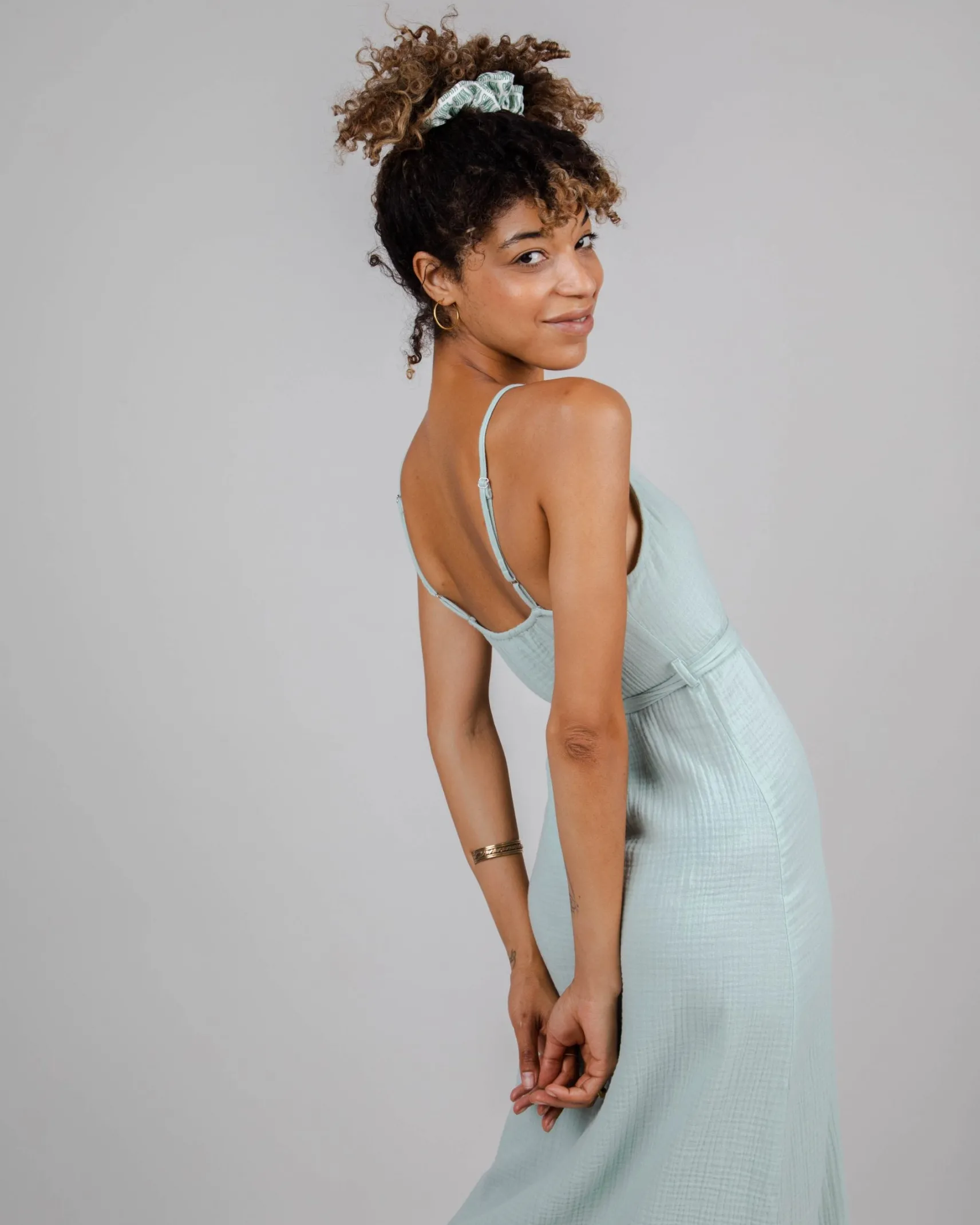 langes_sommerkleid_hellgr_3.webp Langes Sommerkleid Hellgrün