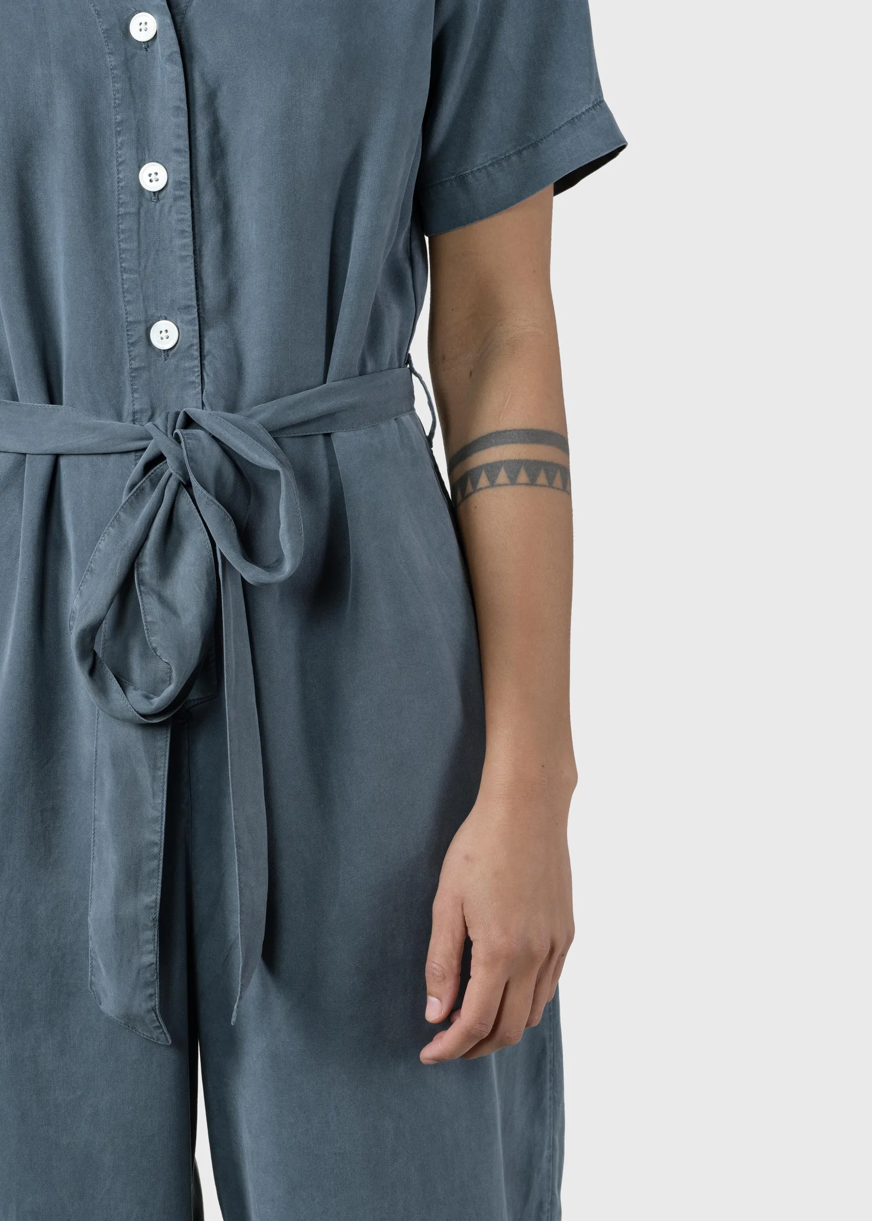 leichter_damenjumpsuit_ma_1-1.webp Leichter Damen-Jumpsuit Marna Grün