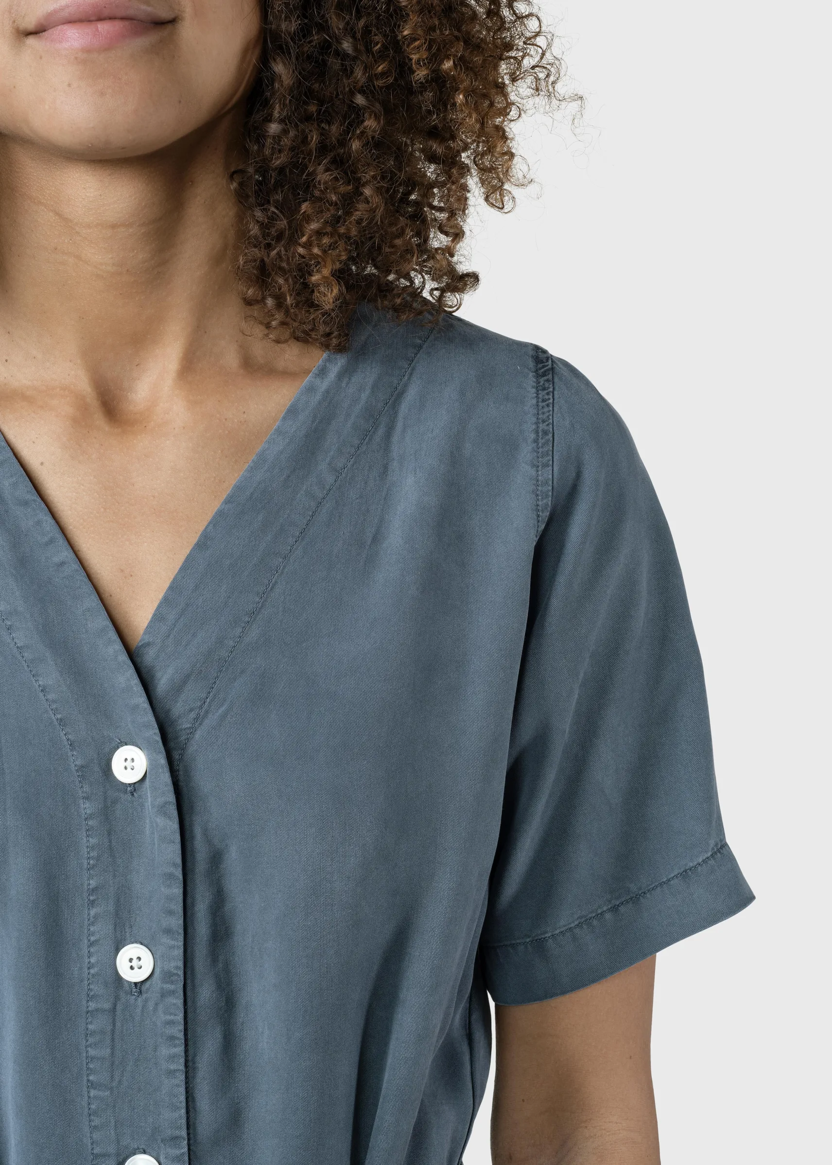 leichter_damenjumpsuit_ma_2-1.webp Leichter Damen-Jumpsuit Marna Grün