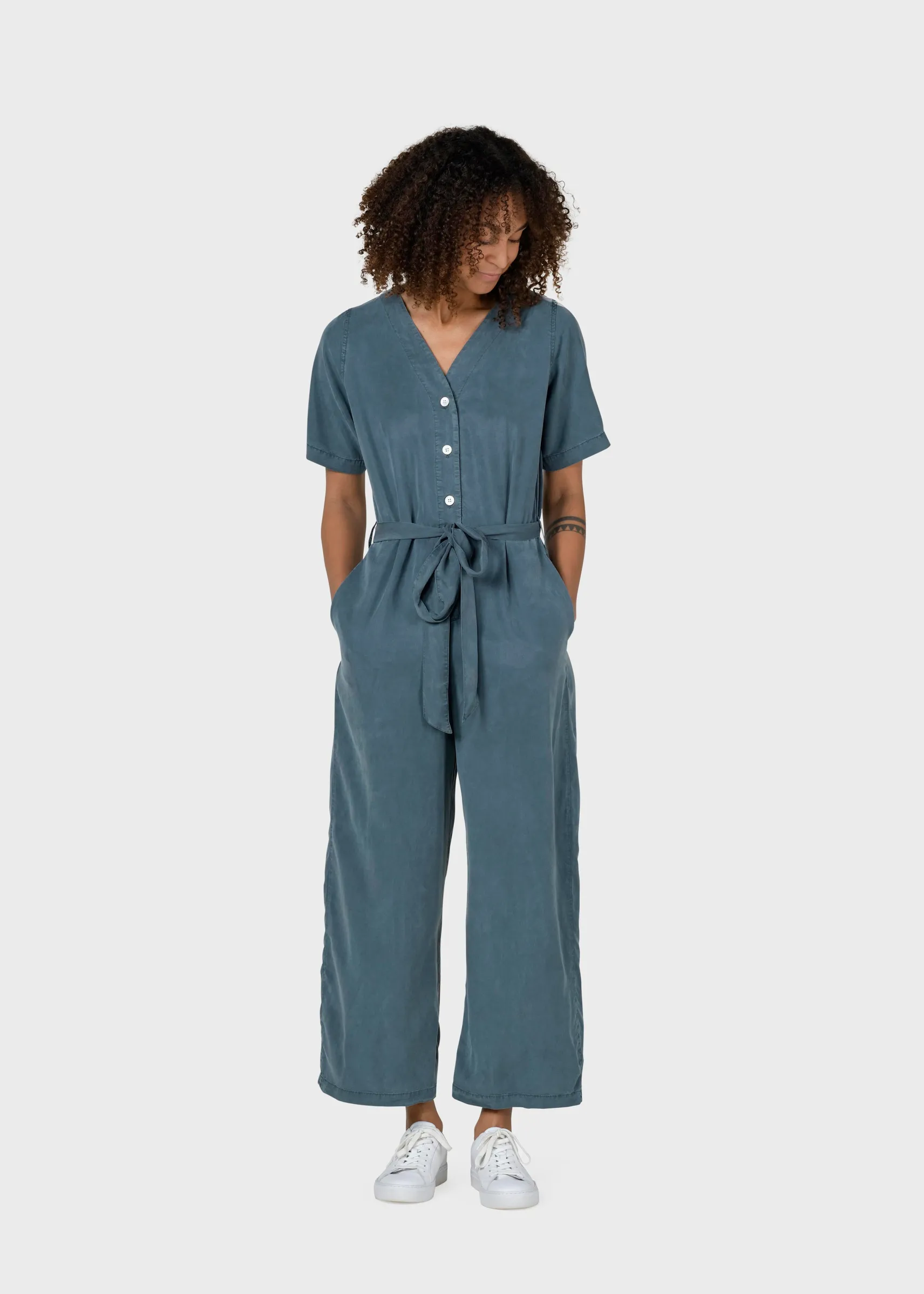 leichter_damenjumpsuit_ma_3.webp Leichter Damen-Jumpsuit Marna Grün