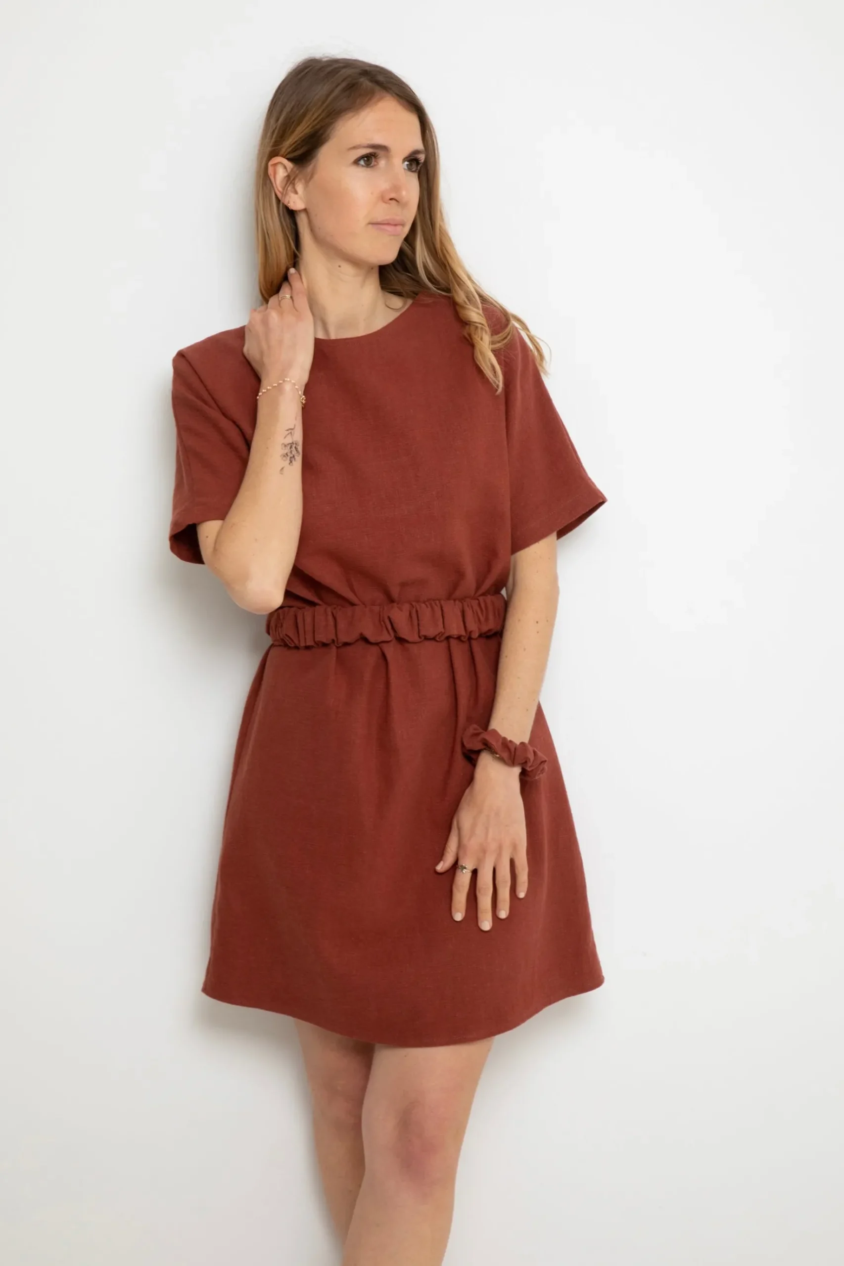 leinenkleid_romane_sepia_1.webp Leinenkleid Romane Sepia