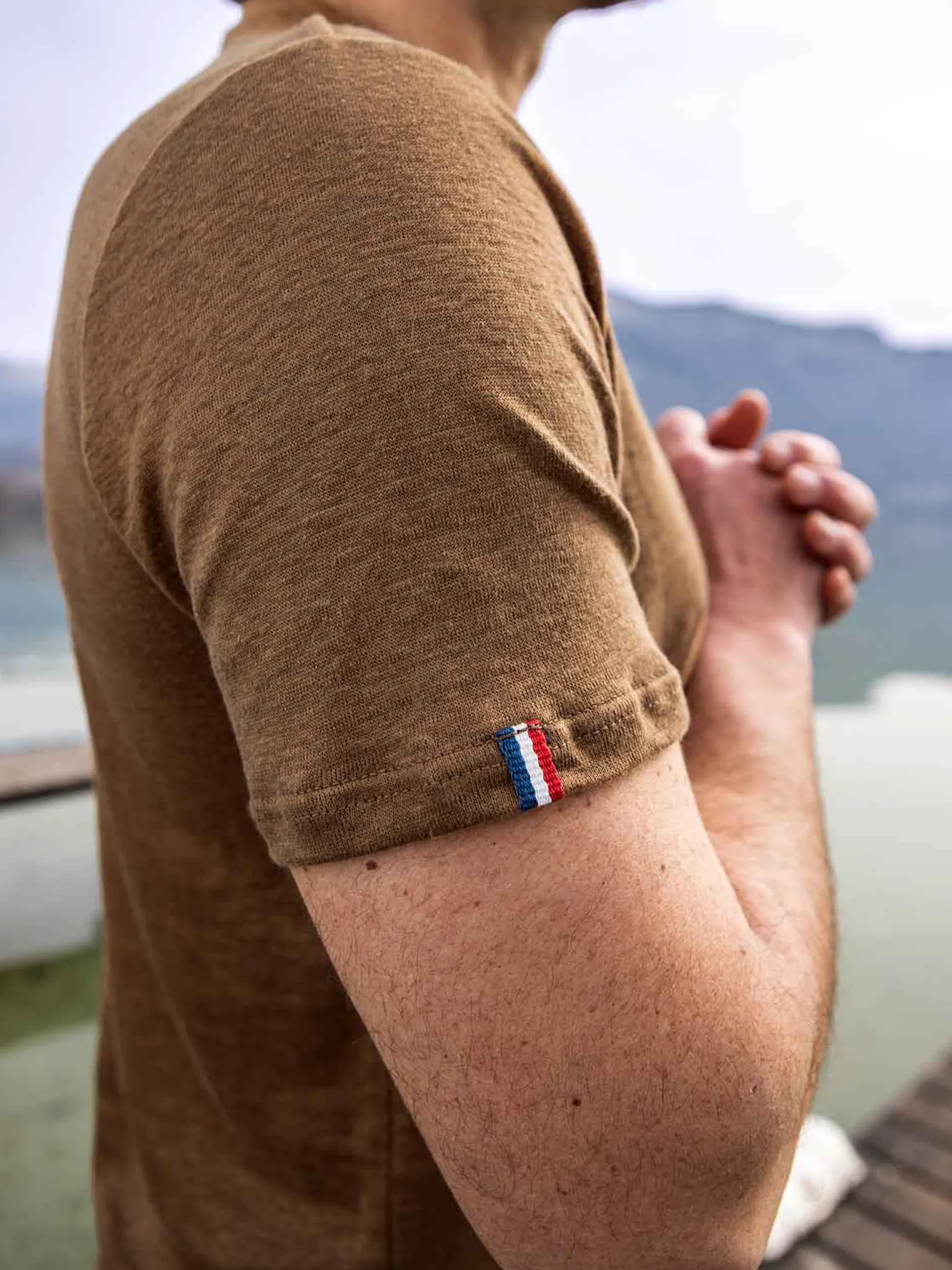 leinentshirt_lindispensab_3-1.webp Leinen-T-Shirt L'Indispensable Braun