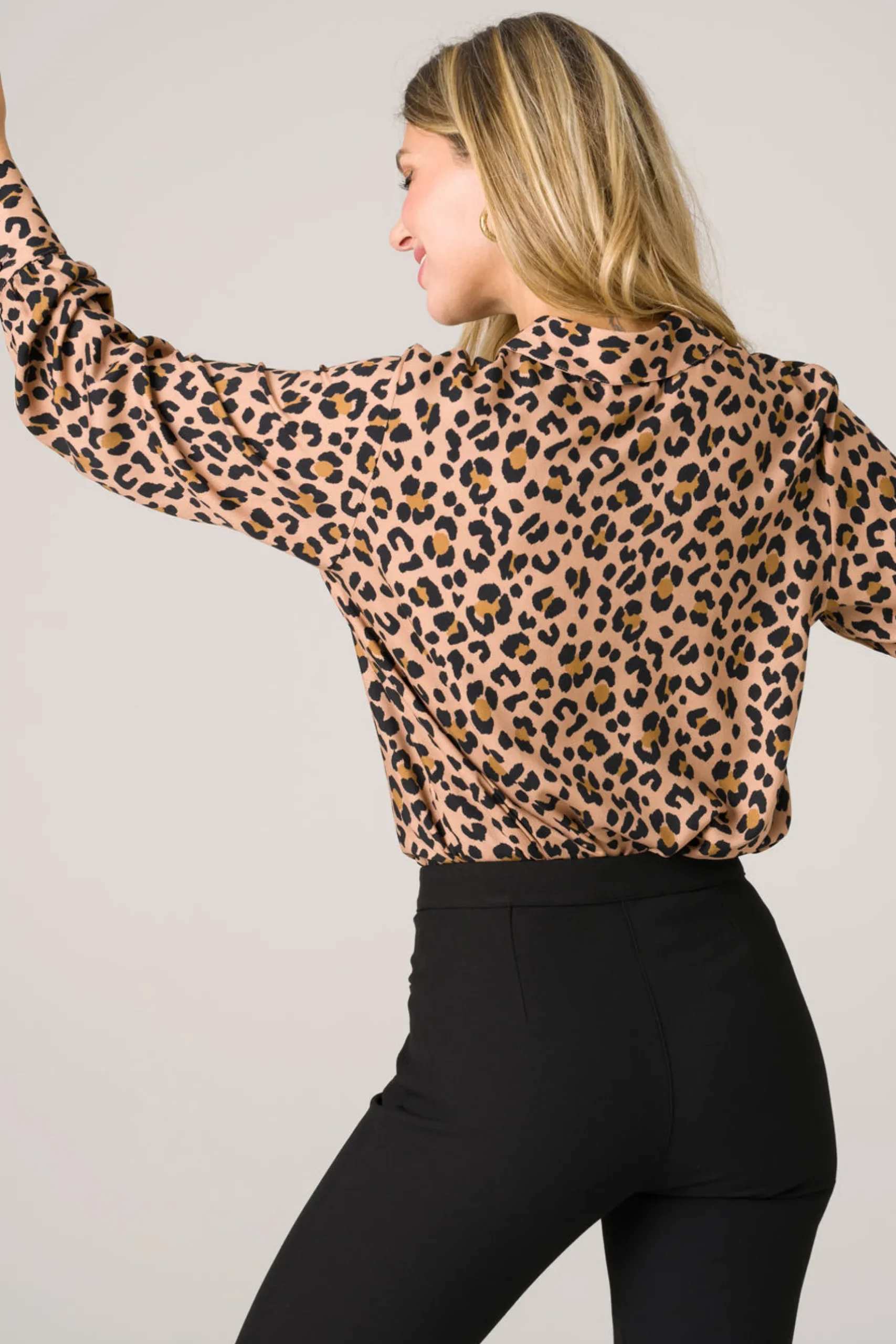 leopard_bluse_kauri_3.webp Leopard Bluse Kauri
