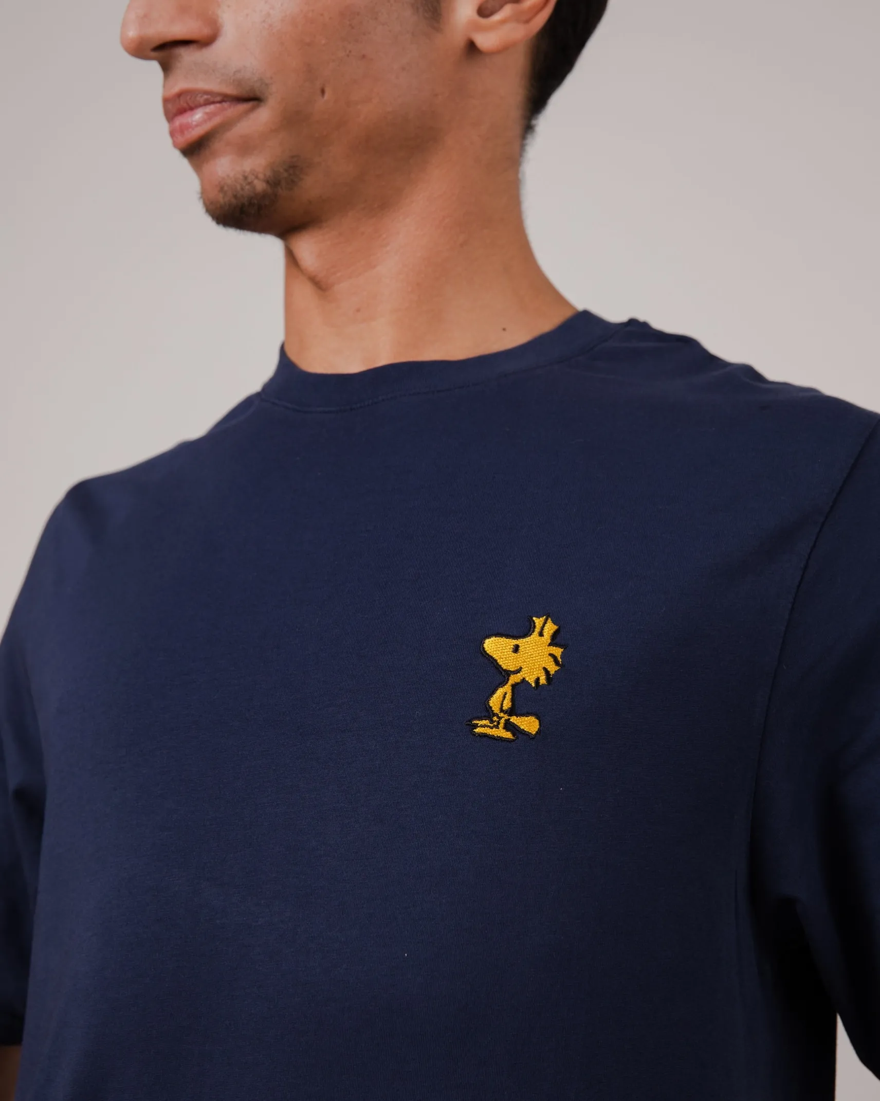 marineblaues_herrentshirt_1.webp Marineblaues Herren-T-Shirt Peanuts