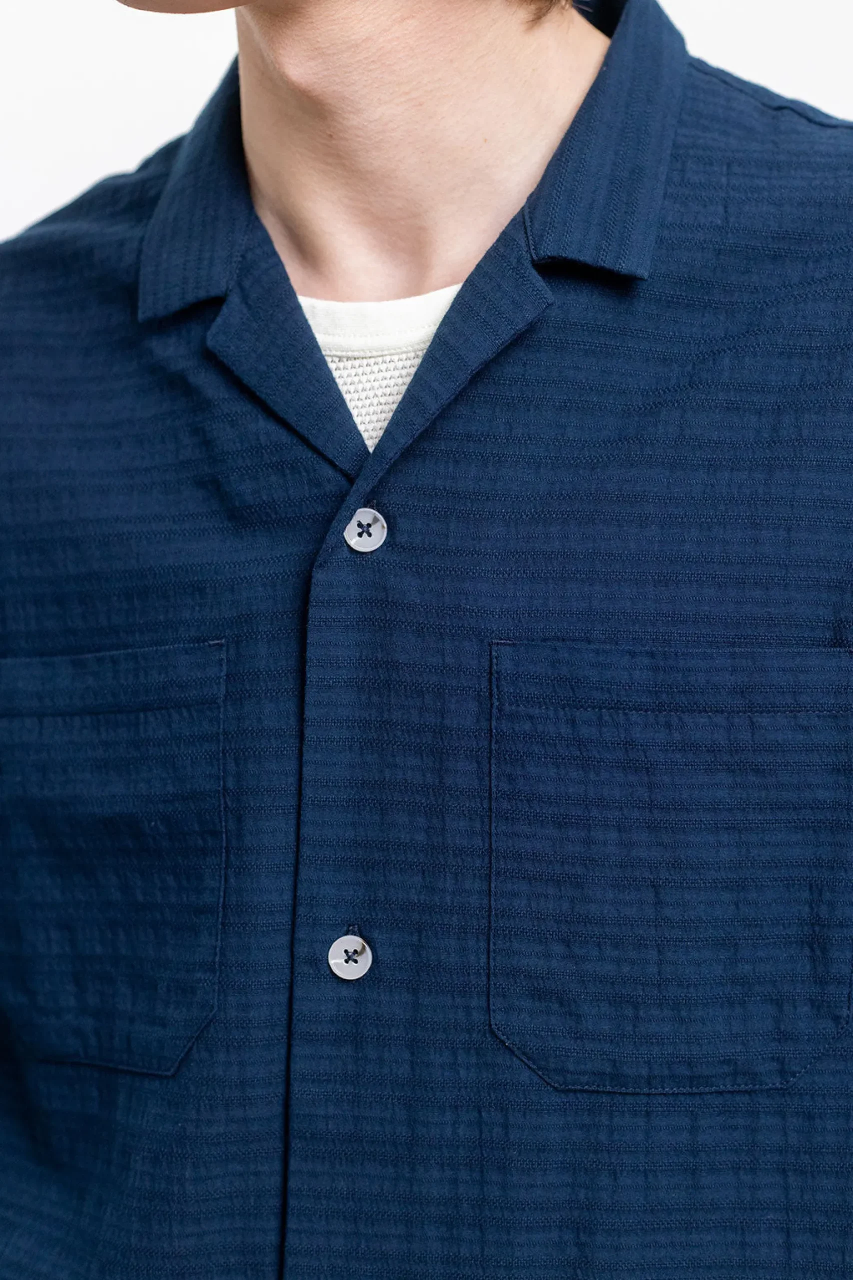 marineblaues_lssiges_unis_4.webp Marineblaues, lässiges Unisex-Hemd aus Bio-Baumwolle