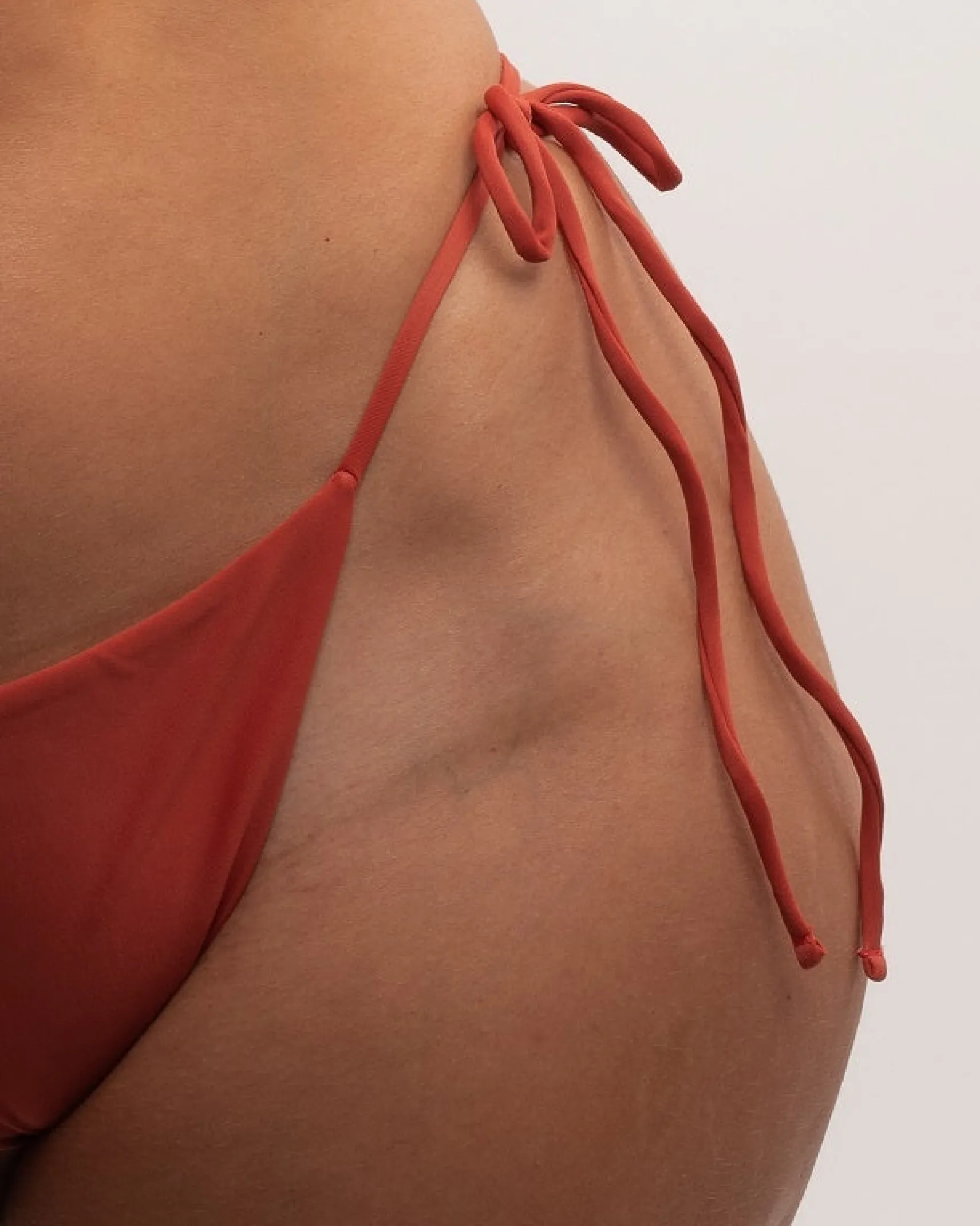 maxence_goji_stringbikini_1.webp Maxence Goji String-Bikinihose