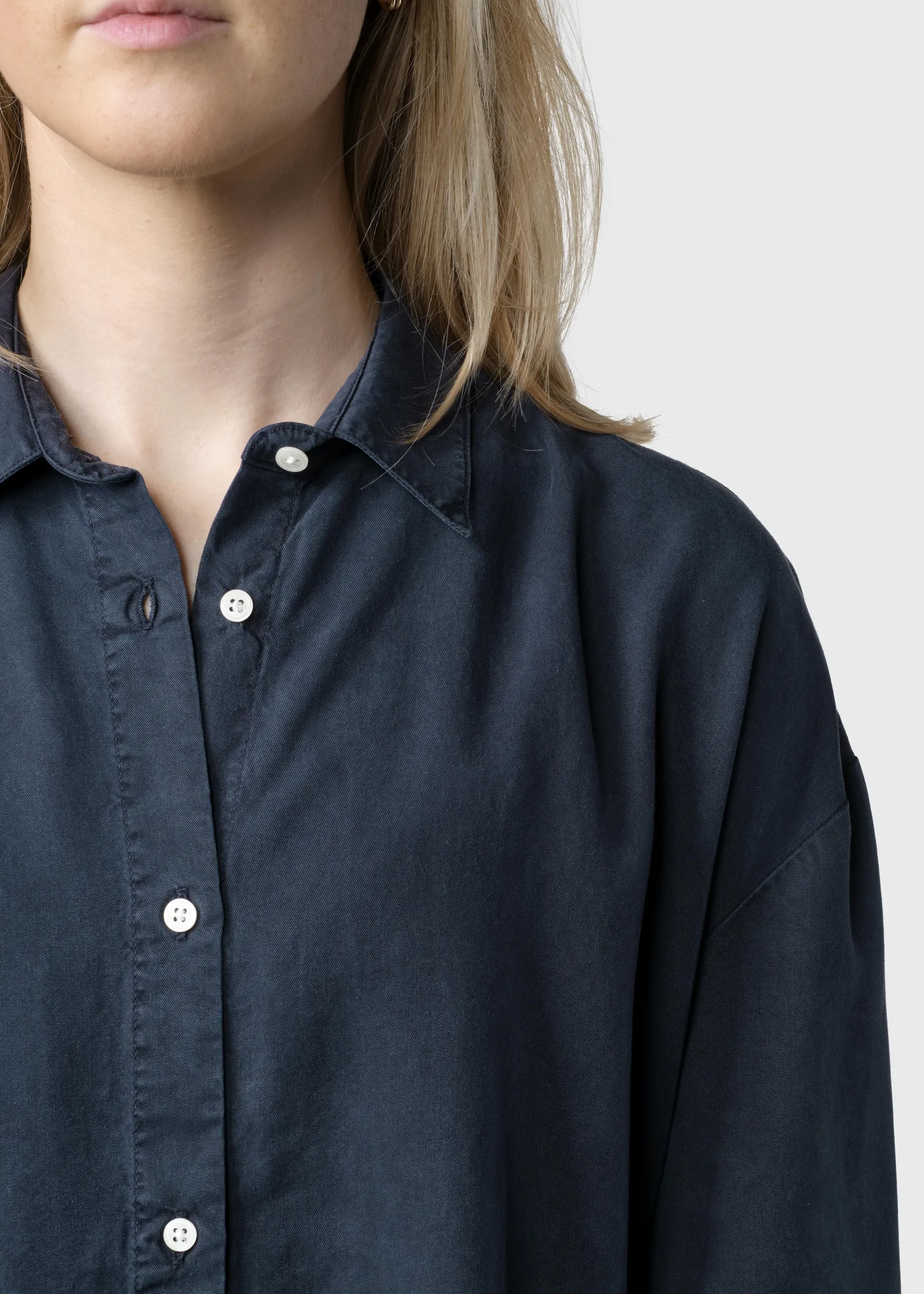 mittellange_lyocell_bluse_1.webp Mittellange Lyocell Bluse Ofelia Navy