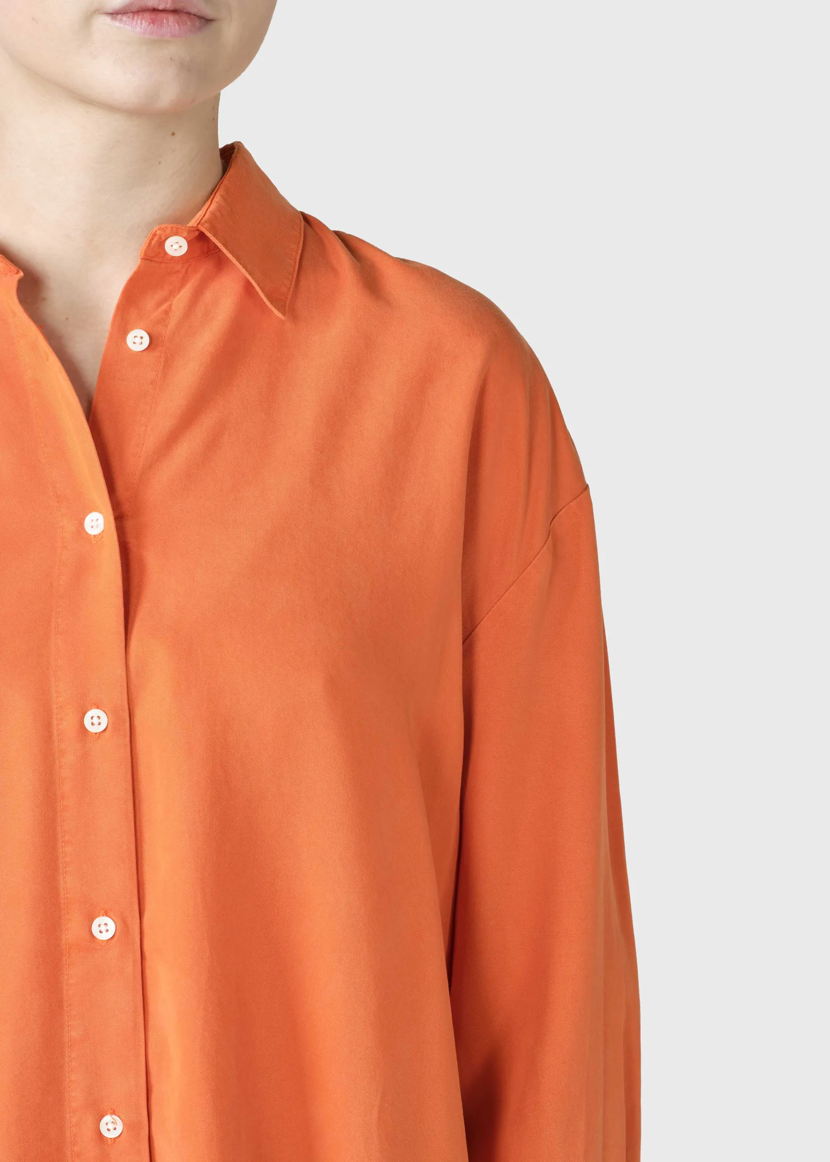 mittellange_lyocell_bluse_2-1.webp Mittellange Lyocell Bluse Ofelia Mandarin