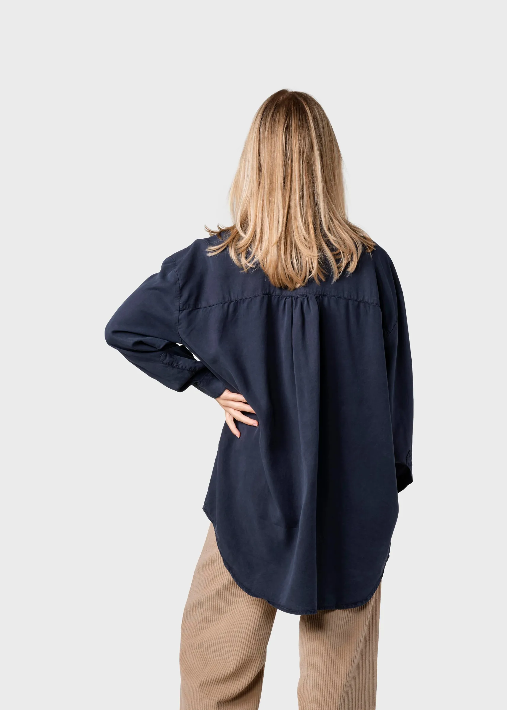 mittellange_lyocell_bluse_3.webp Mittellange Lyocell Bluse Ofelia Navy